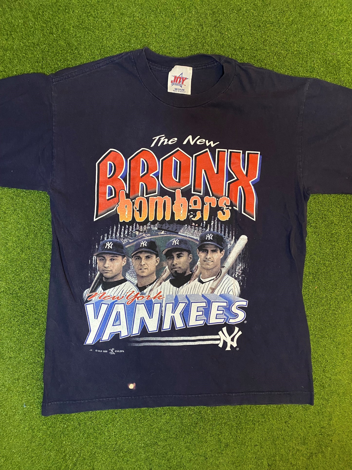 1999 New York Yankees - Bronx Bombers - Vintage MLB Player T-Shirt (Medium) - Gametime Vintage