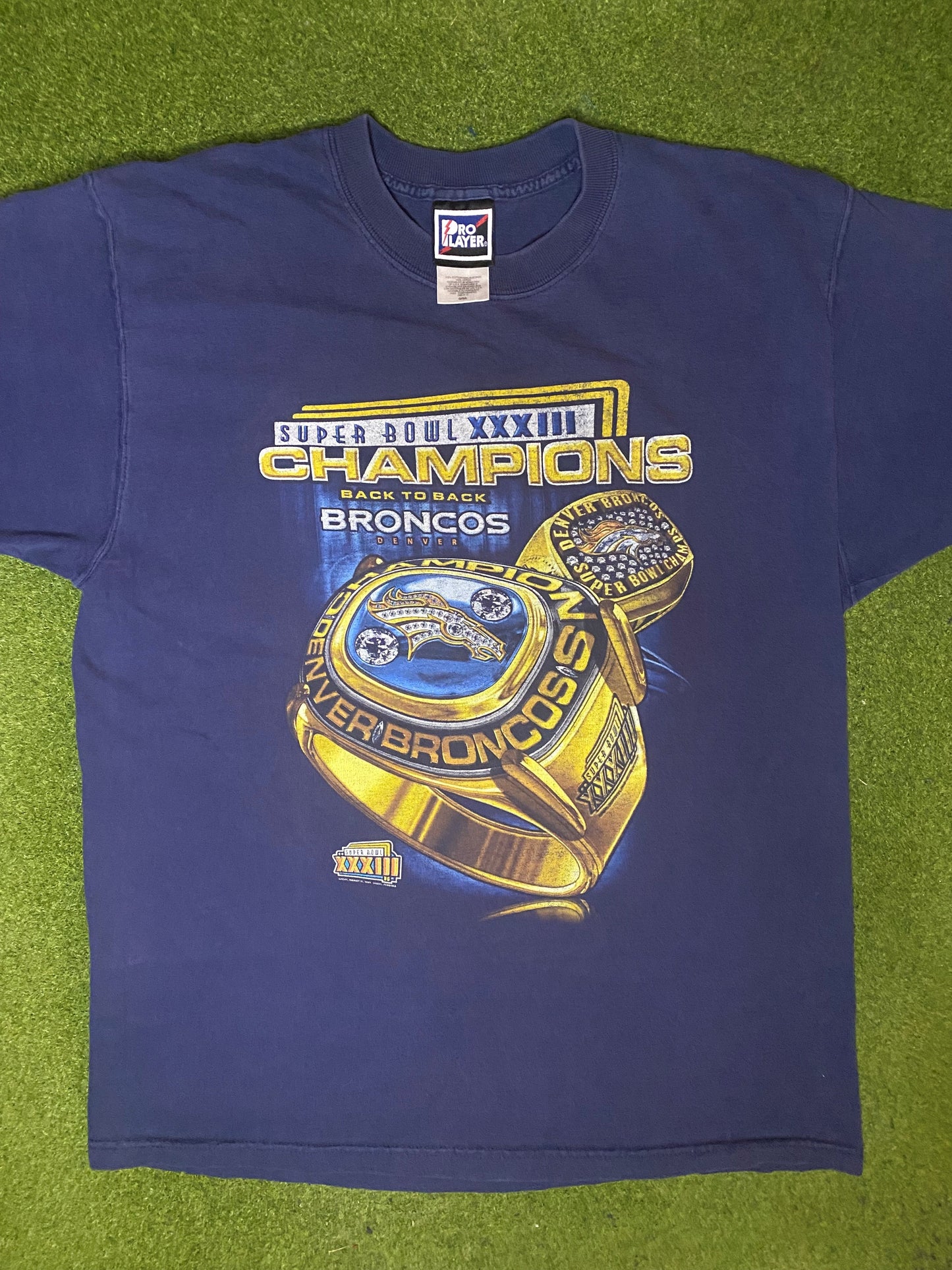 1999 Denver Broncos - Back to Back Super Bowl Champions - Vintage NFL T Shirt (Large) - Gametime Vintage