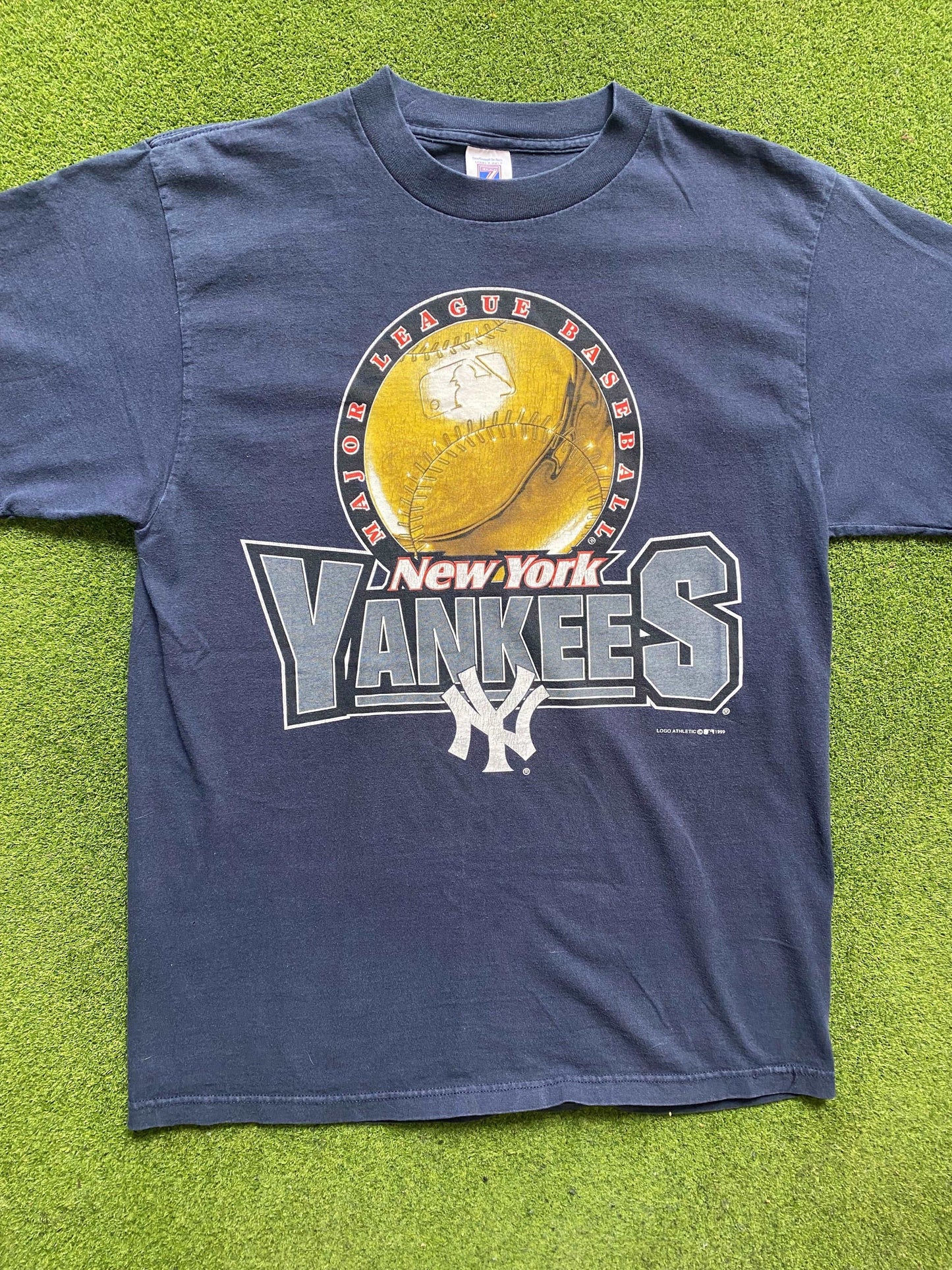 1999 New York Yankees - Vintage MLB T-Shirt (Large) - Gametime Vintage