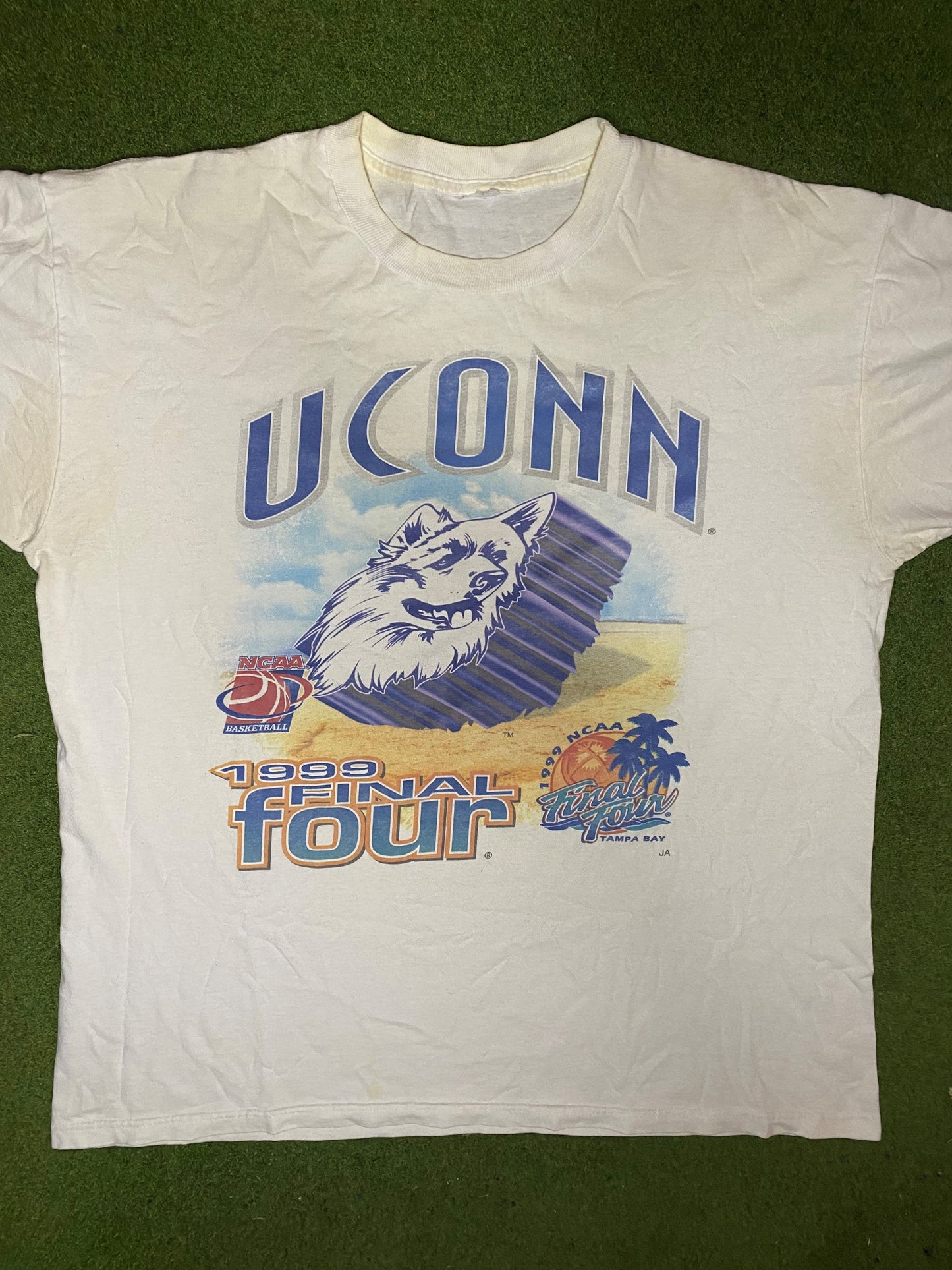 1999 UConn Huskies - Final Four - Vintage College Basketball T-Shirt (XL) - Gametime Vintage