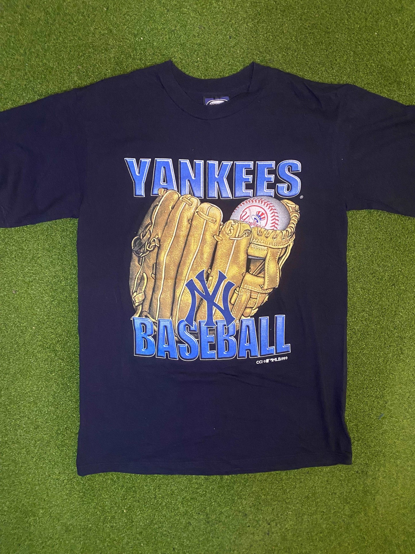 1999 New York Yankees - Vintage MLB Tee Shirt (Medium) - Gametime Vintage