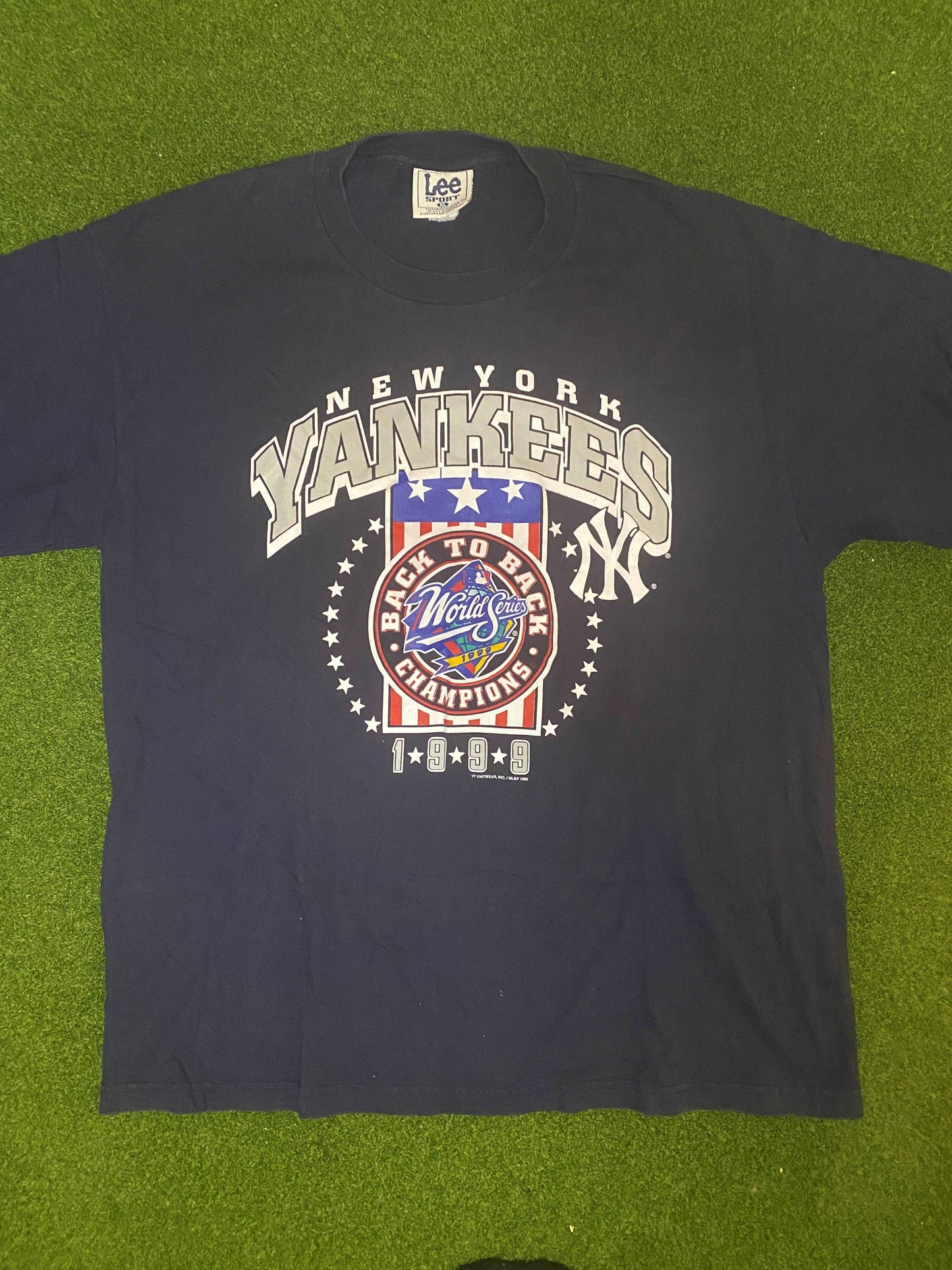 1999 New York Yankees - Back to Back World Series Champions - Vintage MLB Tee Shirt (XL) - Gametime Vintage