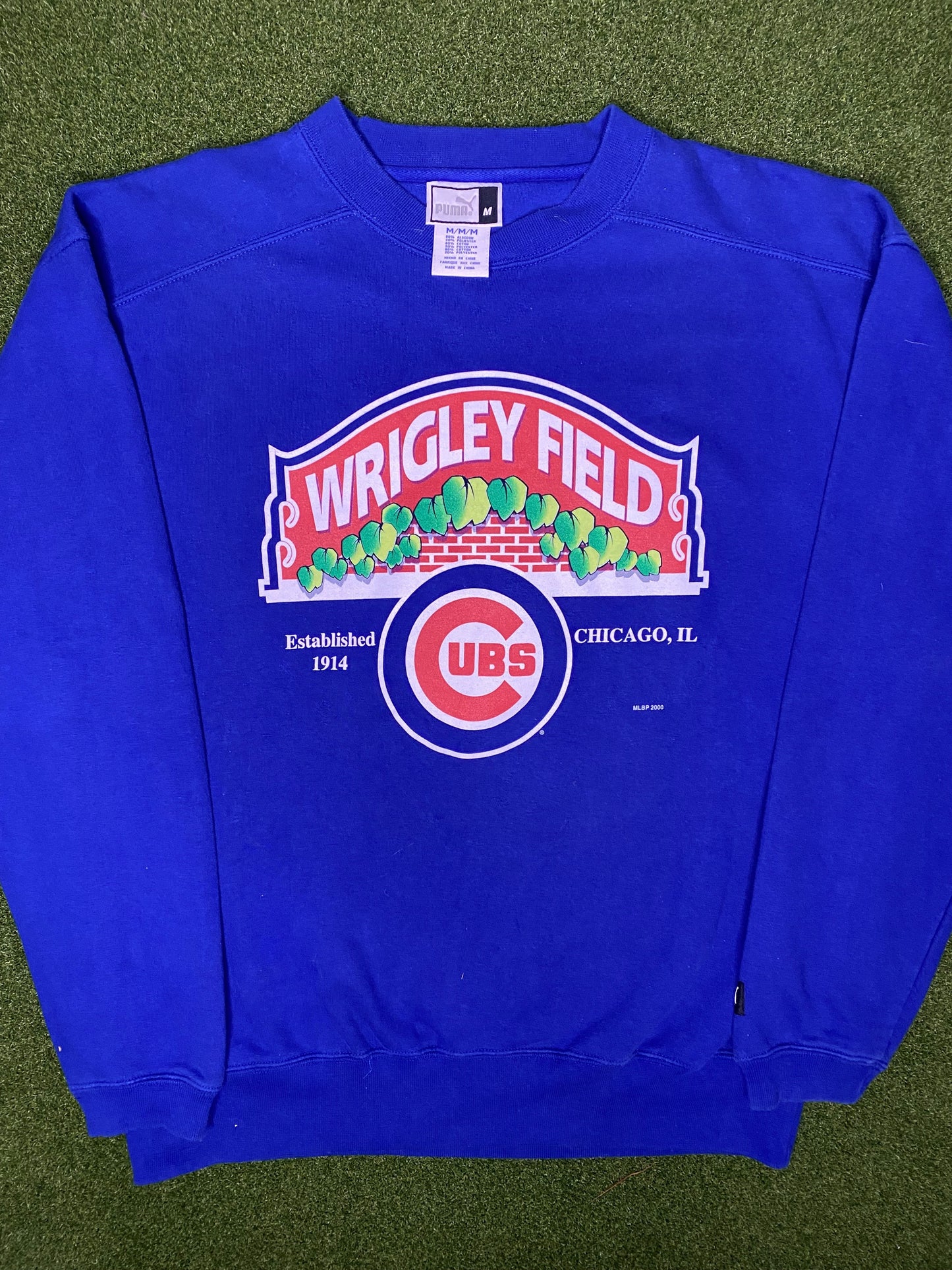2000 Chicago Cubs - Wrigley Field - Vintage MLB Sweatshirt (Medium)