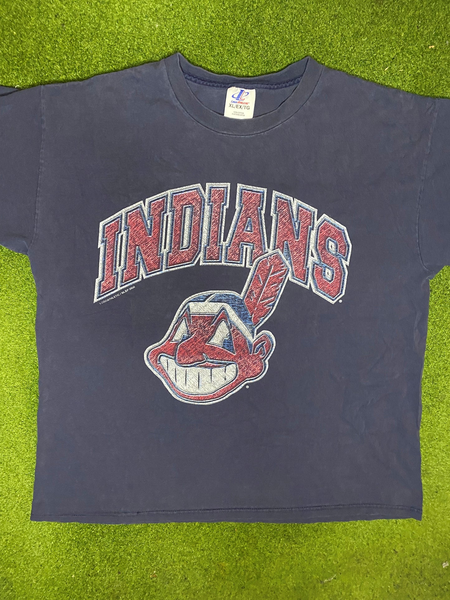 2000 Cleveland Indians - Vintage MLB T-Shirt (XL) - Gametime Vintage