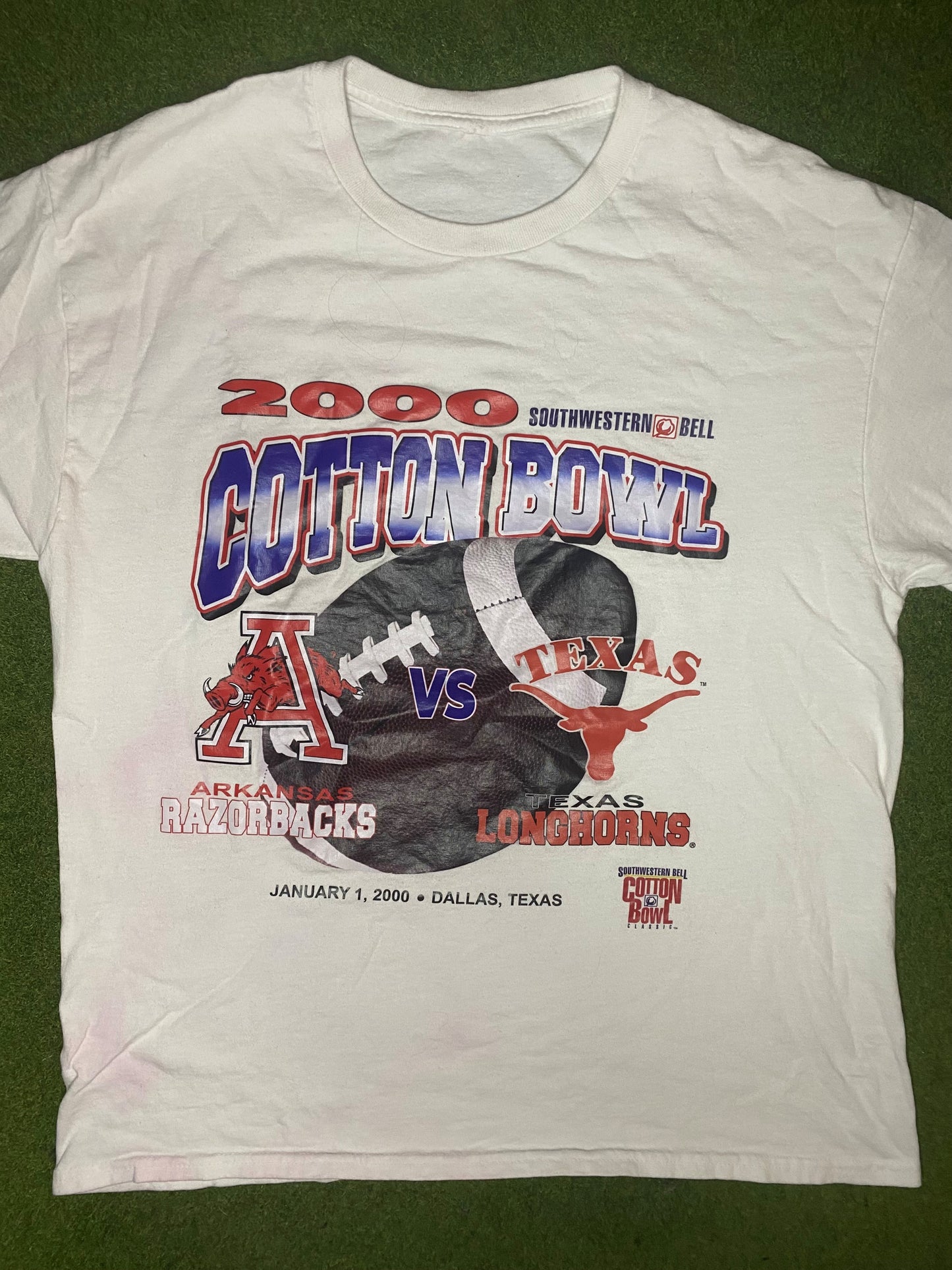 2000 Cotton Bowl - Arkansas Vs. Texas - Vintage College T-Shirt (Large) - Gametime Vintage