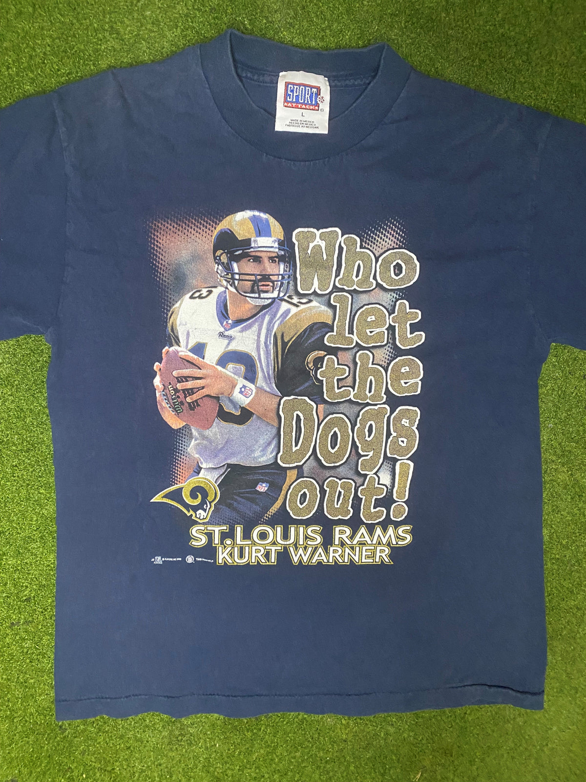 2000 St. Louis Rams - Kurt Warner - Who Let the Dogs Out - Vintage NFL Player T-Shirt (Youth Large) - Gametime Vintage