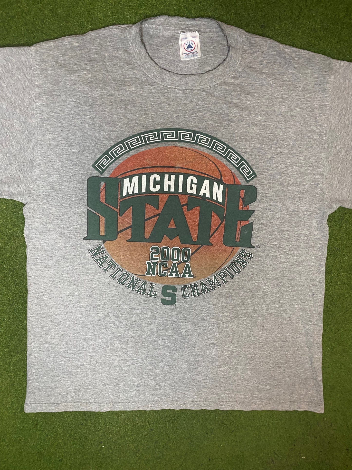 2000 Michigan State Spartans - National Champions - Vintage College T-Shirt (Large) - Gametime Vintage
