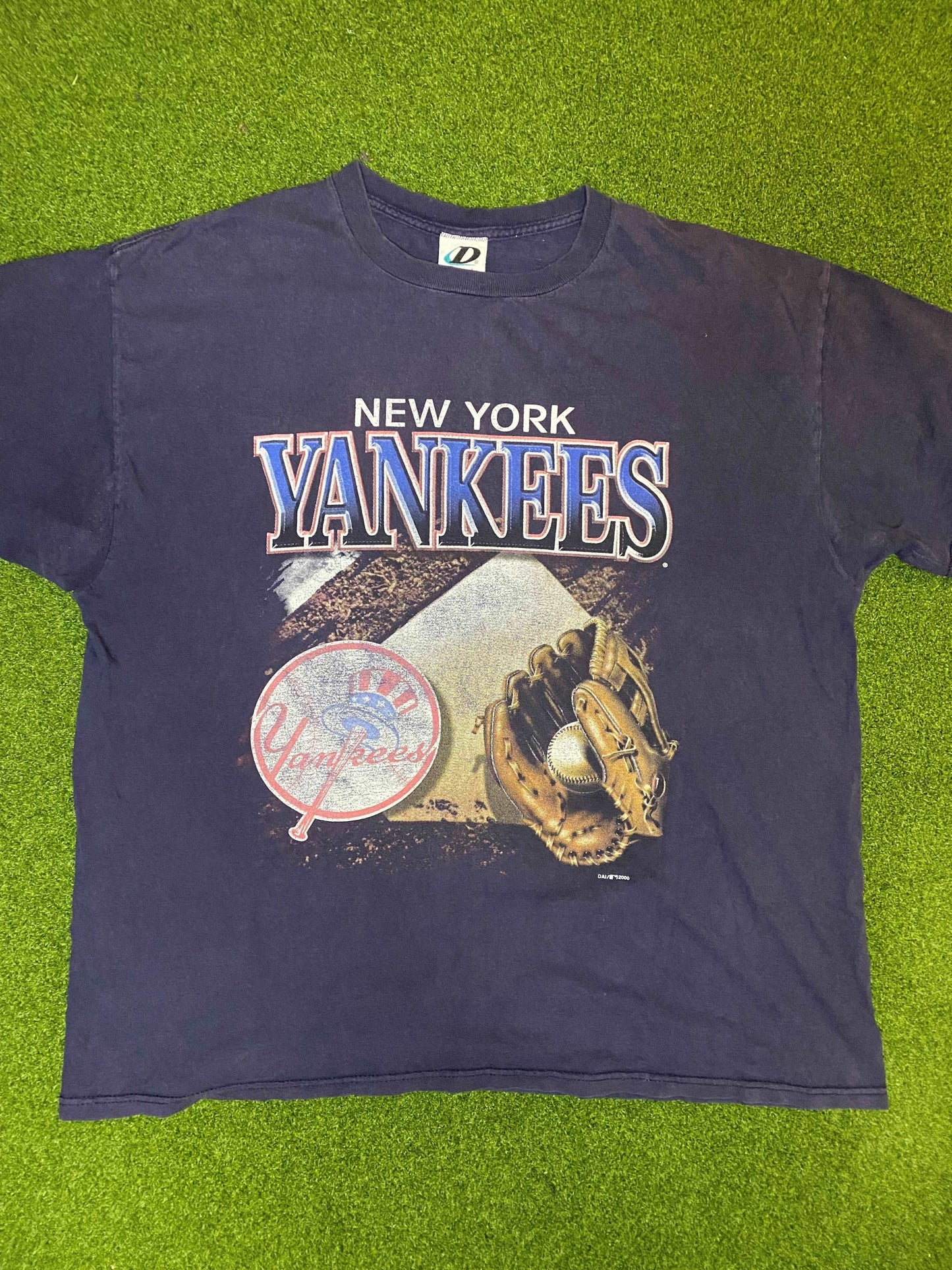 2000 New York Yankees - Big Logo - Vintage MLB Tee Shirt (XL) - Gametime Vintage