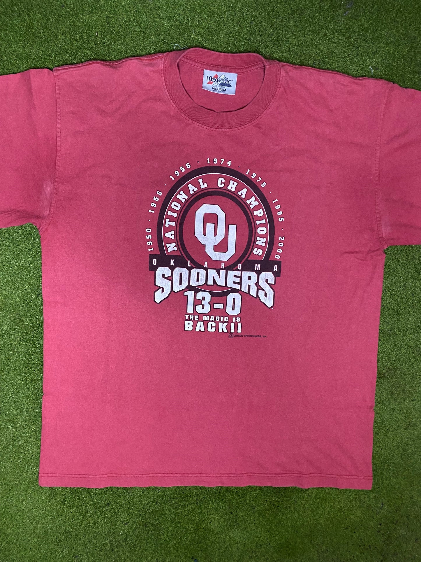 2000 Oklahoma Sooners - National Champions - Vintage College Football T-Shirt (Medium) - Gametime Vintage