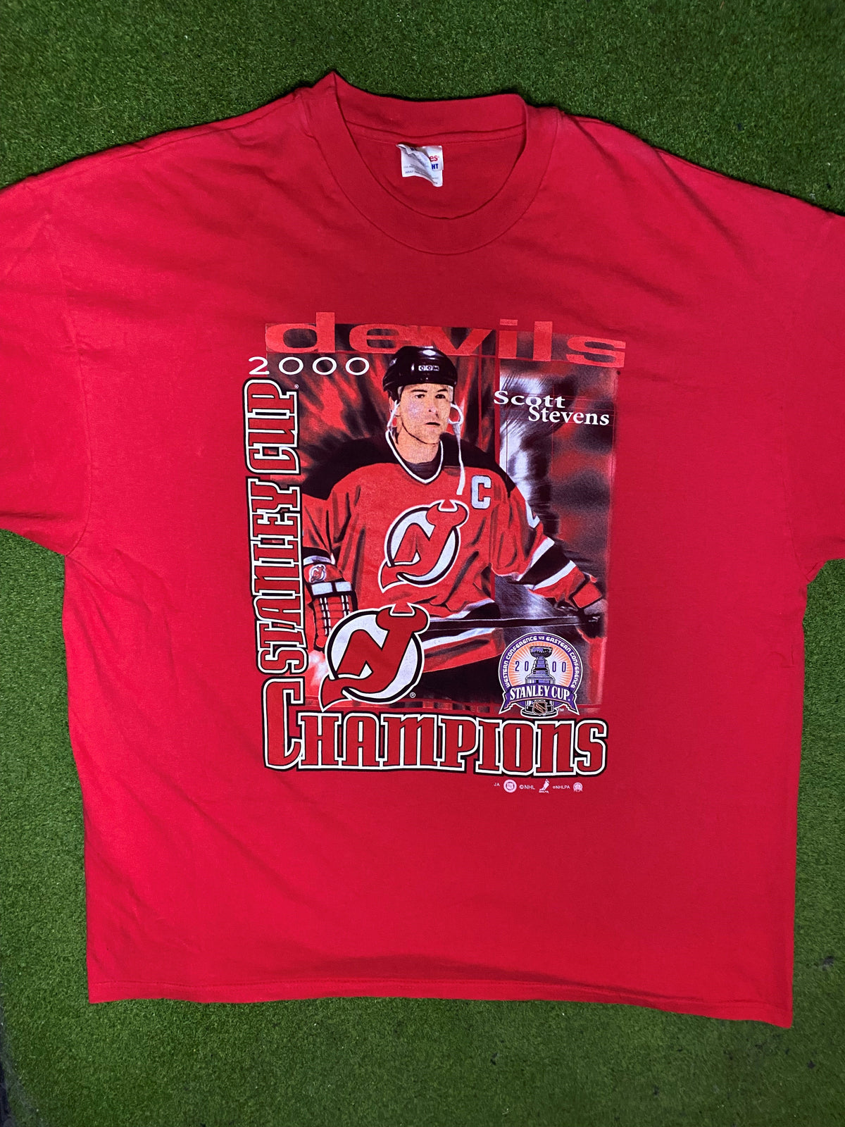 2000 New Jersey Devils - Stanley Cup Champions - Scott Stevens - Vintage NHL Player T-Shirt (3XL) - Gametime Vintage
