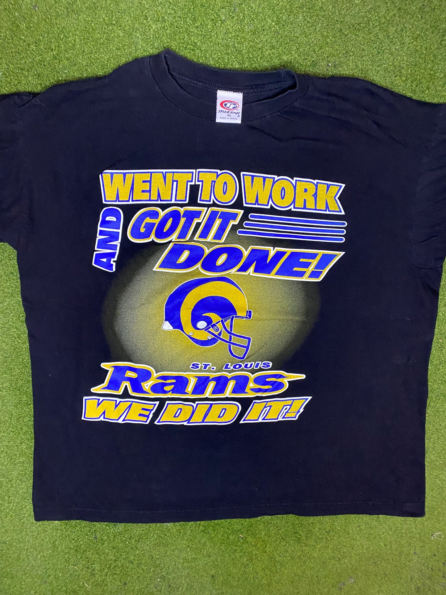2000 St. Louis Rams - We Did It - Vintage NFL T-Shirt (XL) - Gametime Vintage