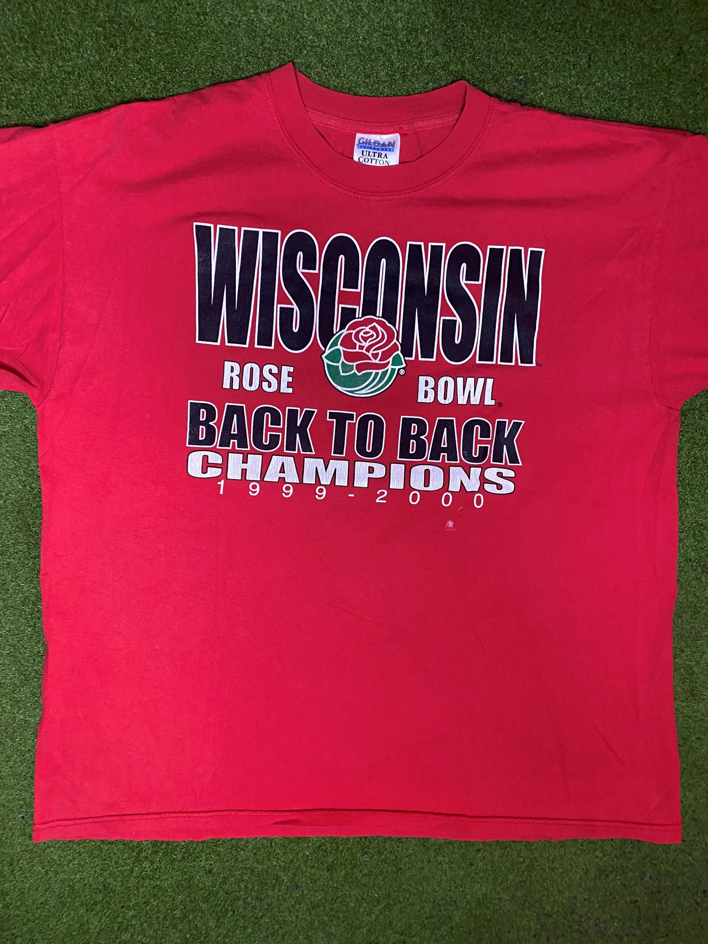 2000 Wisconsin Badgers - Back to Back Rose Bowl Champs - Vintage College T-Shirt (XL) - Gametime Vintage
