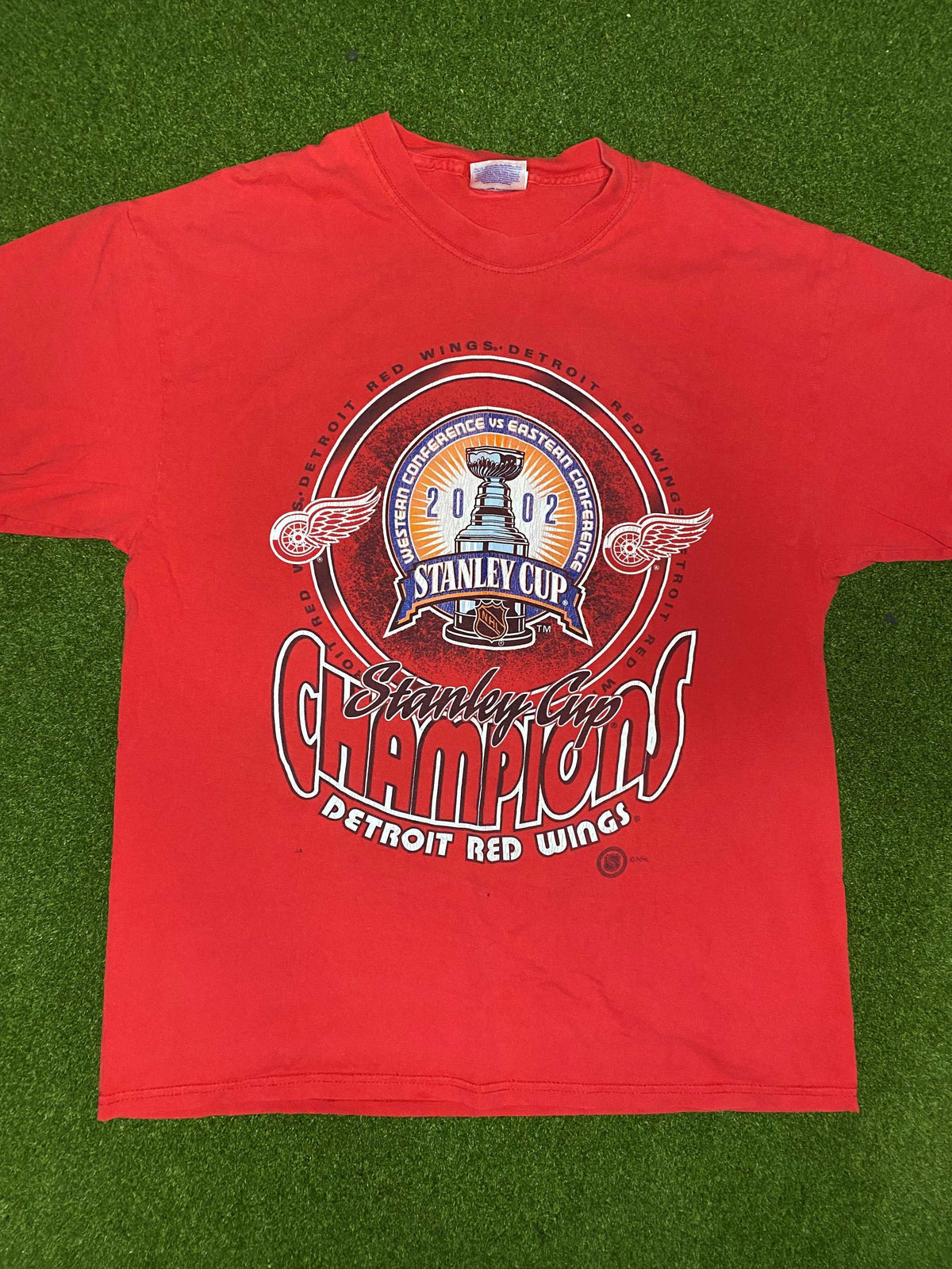 2002 Detroit Red Wings - Stanley Cup Champions - Vintage NHL Tee Shirt (Large) - Gametime Vintage