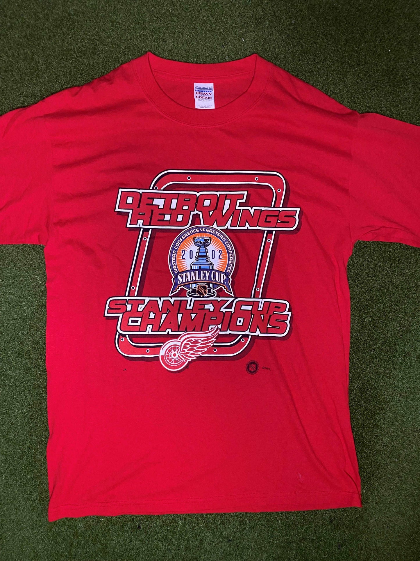 2002 Detroit Red Wings - Stanley Cup Champions - Vintage NHL Tee Shirt (Large) - Gametime Vintage