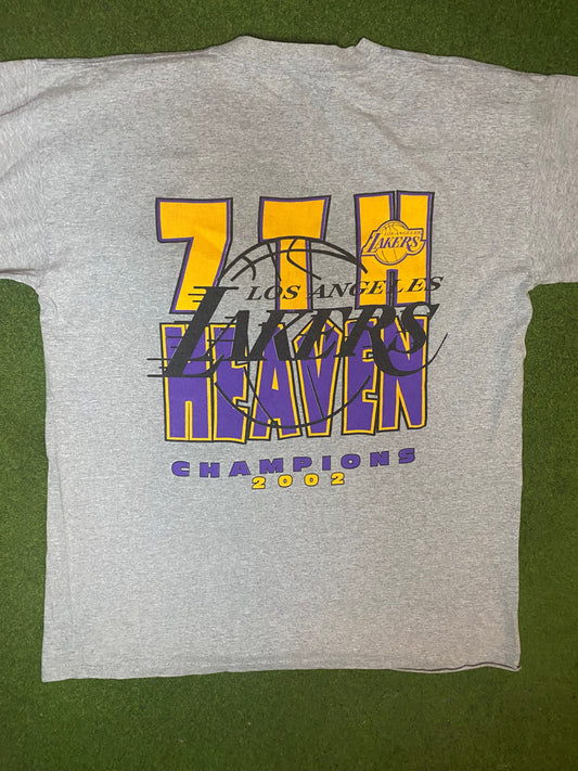 2002 Los Angeles Lakers - World Champions Ft. Kobe Bryant and Shaq - Vintage NBA T-Shirt (2XL) - Gametime Vintage