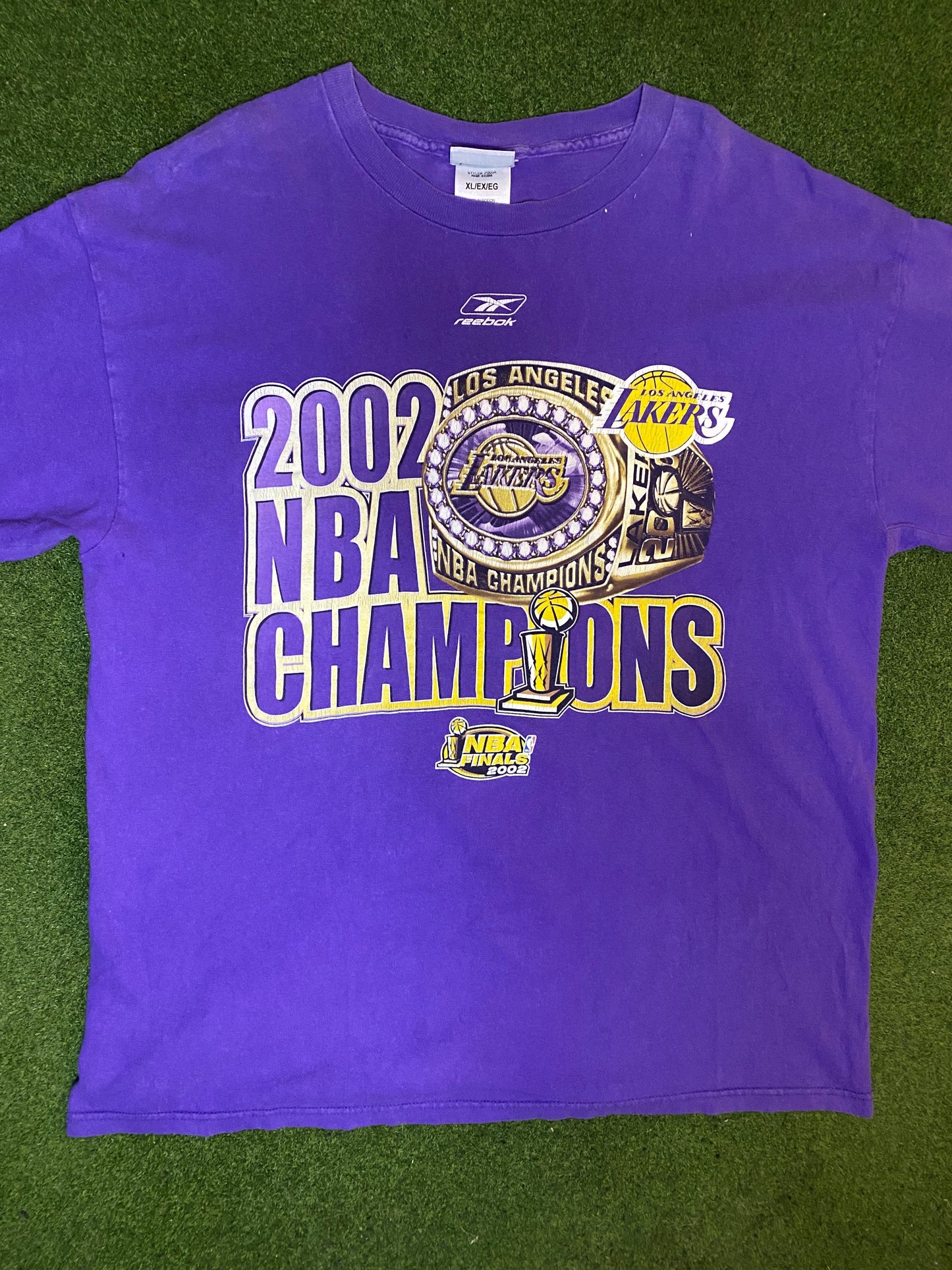 2002 Los Angeles Lakers - NBA Champions - Vintage NBA T-Shirt (XL) - Gametime Vintage