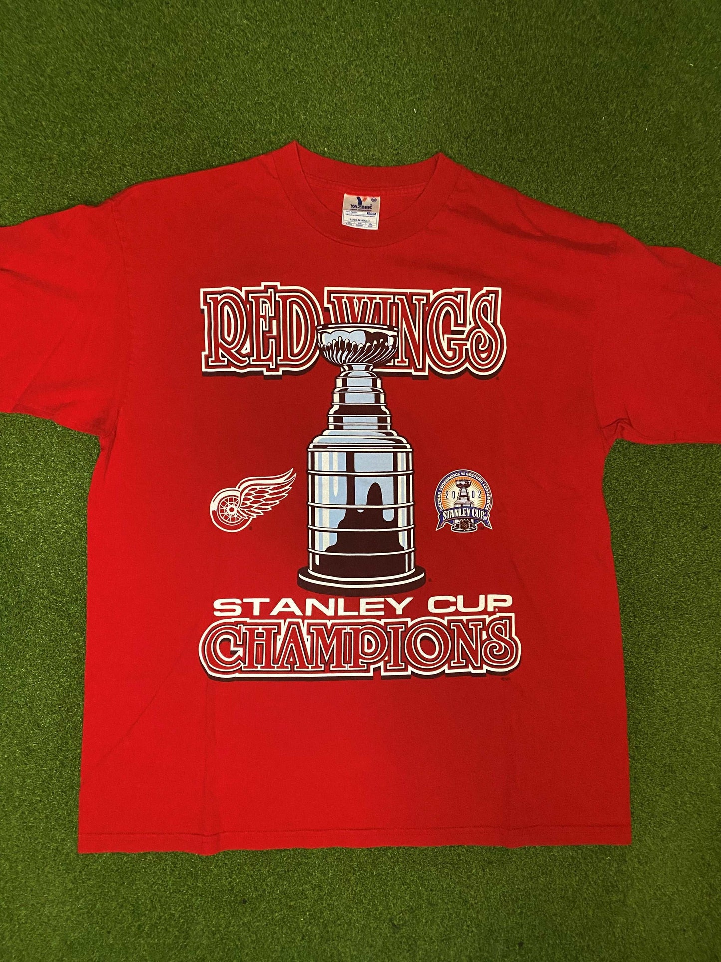 2002 Detroit Red Wings - Stanley Cup Champions - Vintage NHL Tee Shirt (XL) - Gametime Vintage
