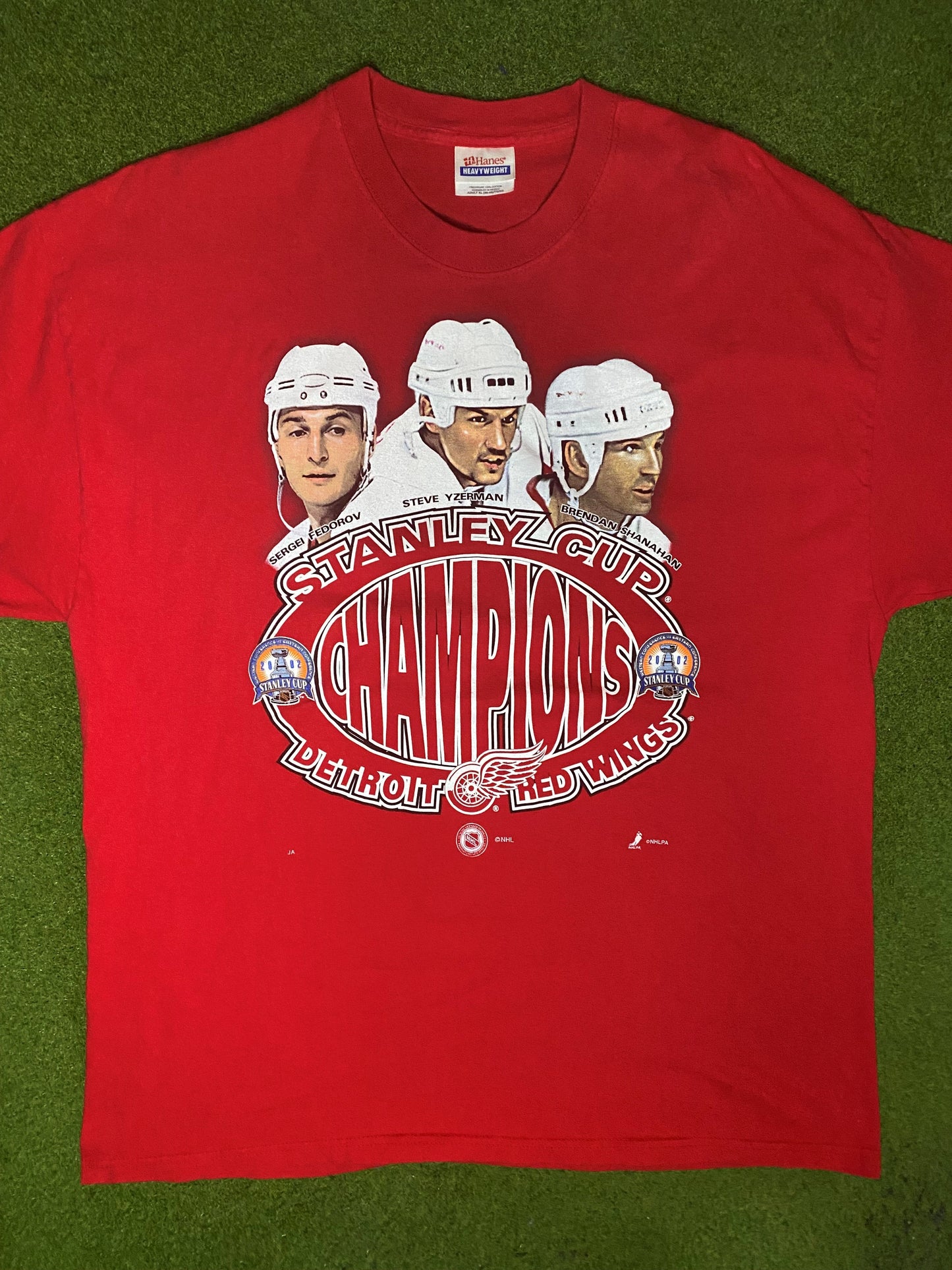 2002 Detroit Red Wings - Stanley Cup Champions - Vintage NHL T Shirt (XL) - Gametime Vintage