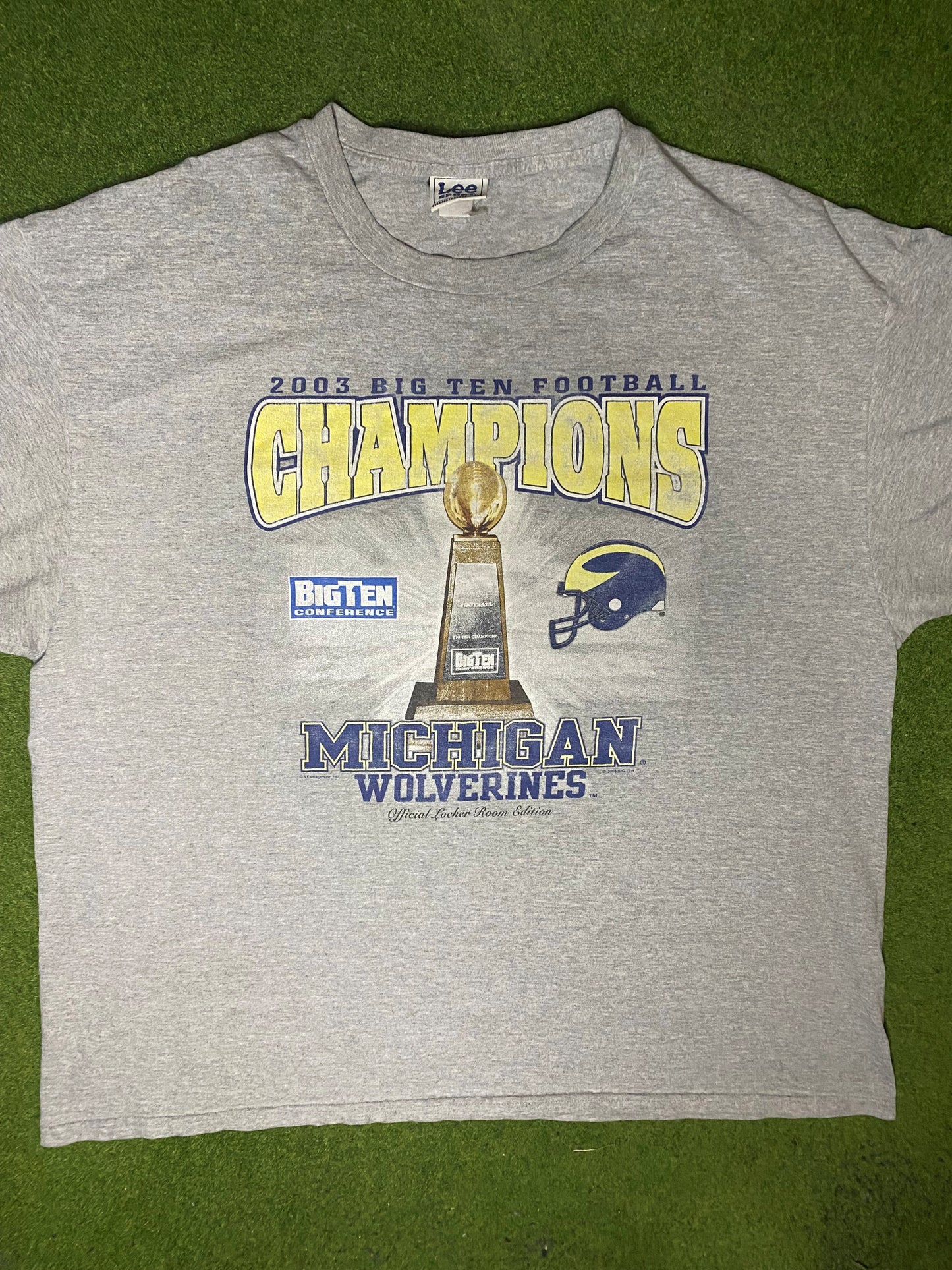 2003 Michigan Wolverines - Big 10 Champions - Vintage College T Shirt (2XL) - Gametime Vintage