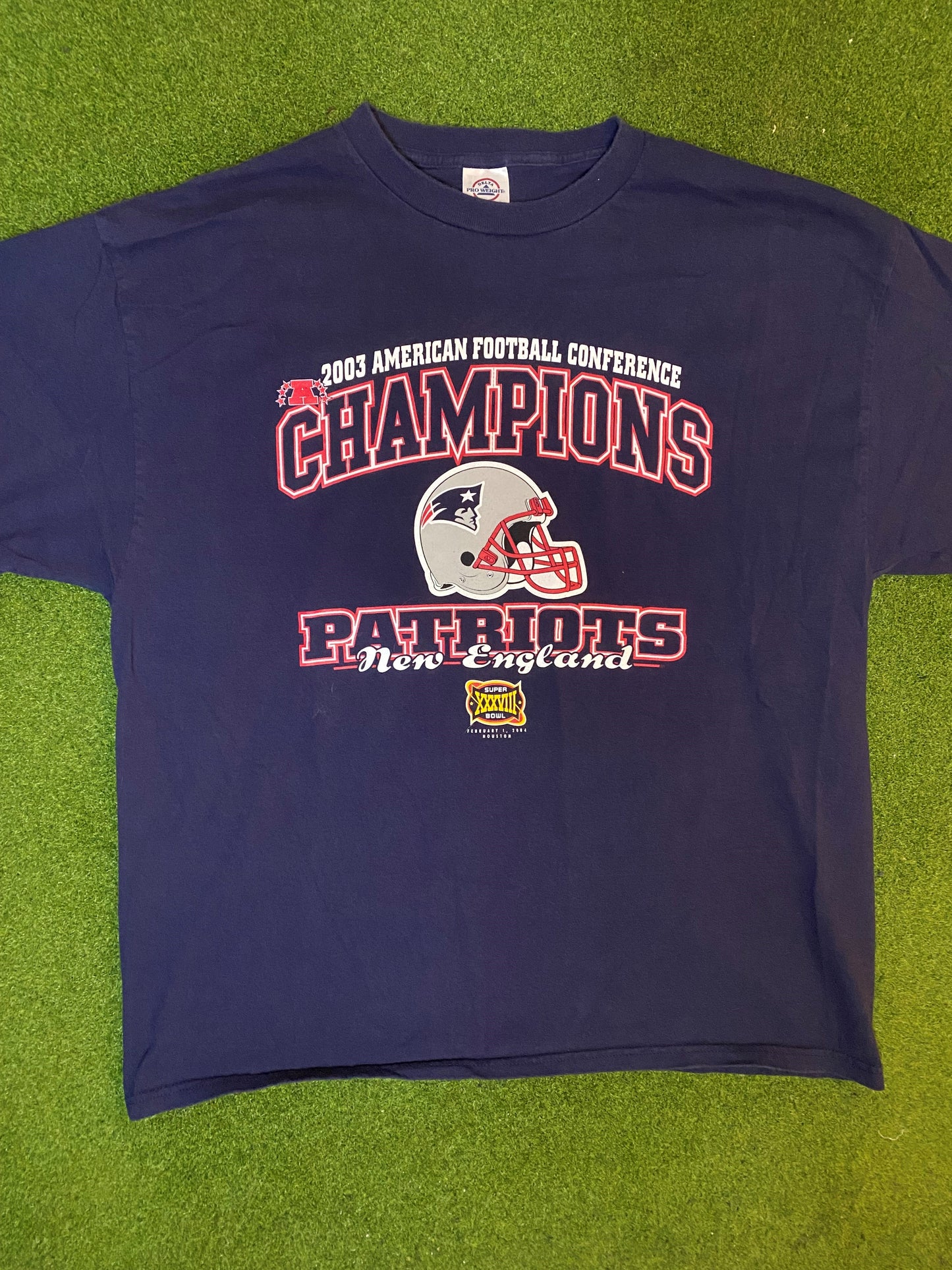 2003 New England Patriots - AFC Champions - Vintage NFL T-Shirt (XL) - Gametime Vintage
