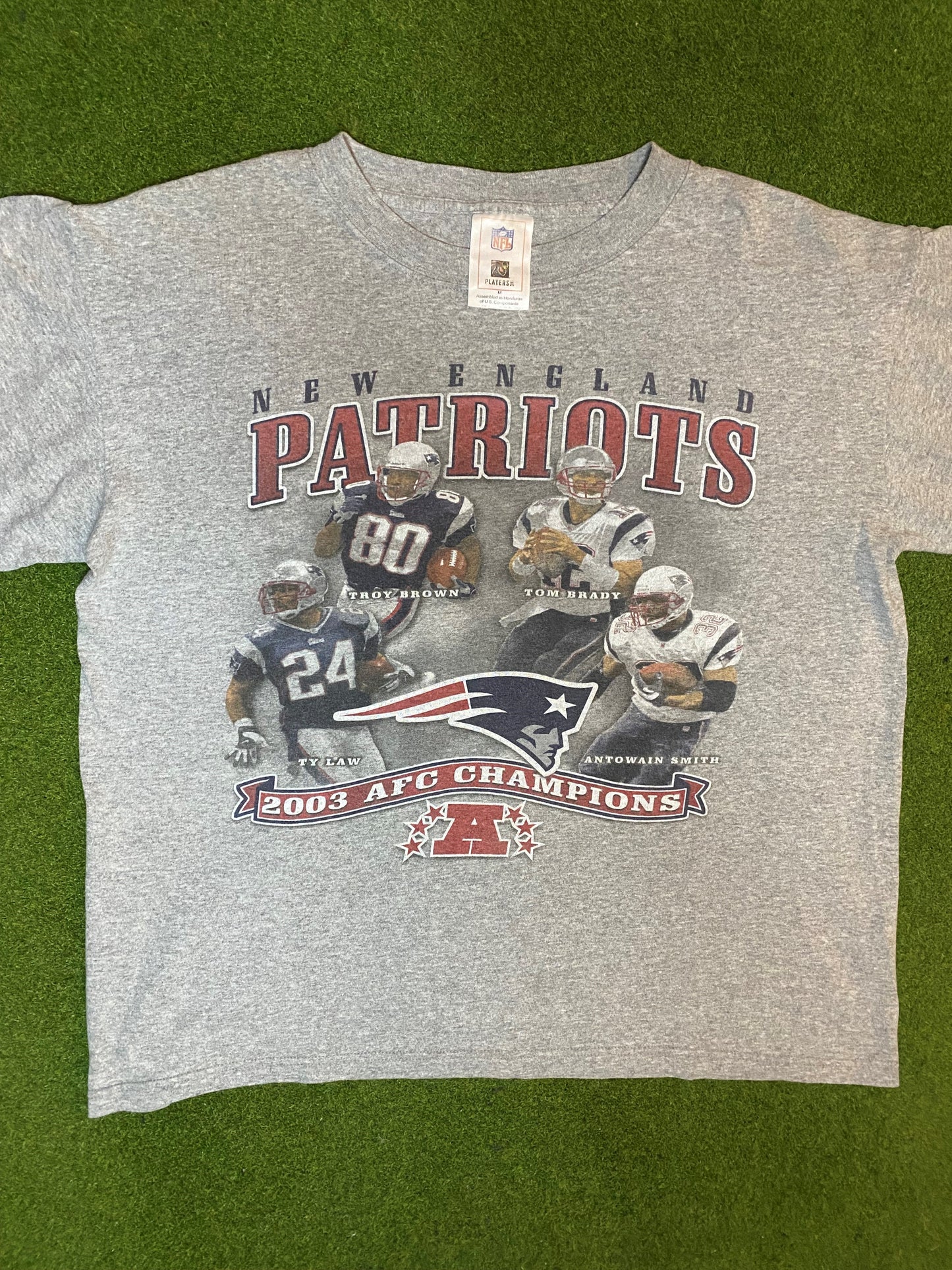 2003 New England Patriots - AFC Champs Ft. Brady - Vintage NFL Player T-Shirt (Medium) - Gametime Vintage