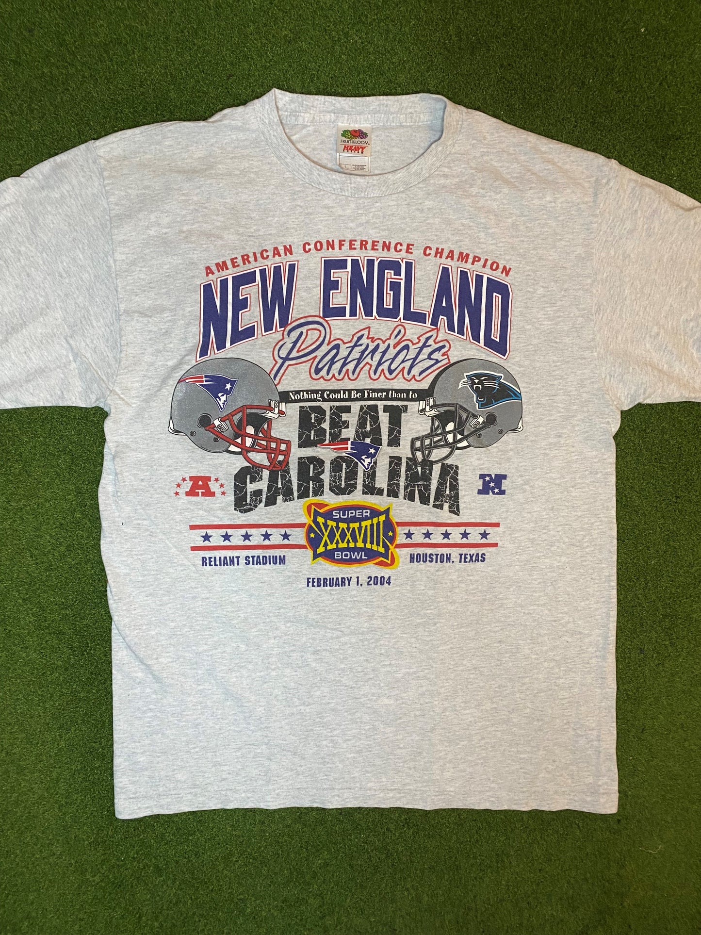 2003 New England Patriots - Beat Carolina - Vintage NFL T-Shirt (Large) - Gametime Vintage
