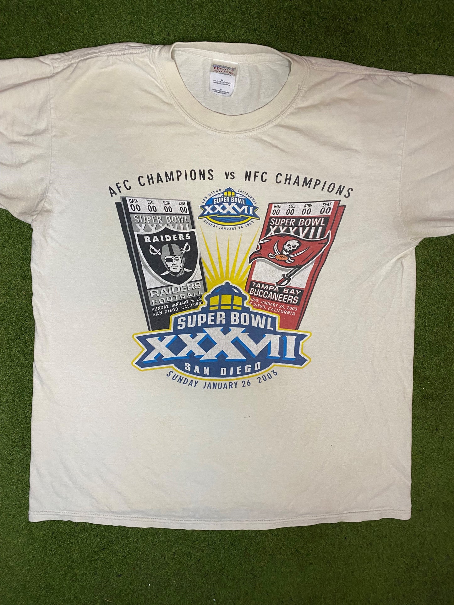 2003 Super Bowl XXXVII - Raiders Vs. Buccaneers - Vintage NFL T-Shirt (Medium) - Gametime Vintage