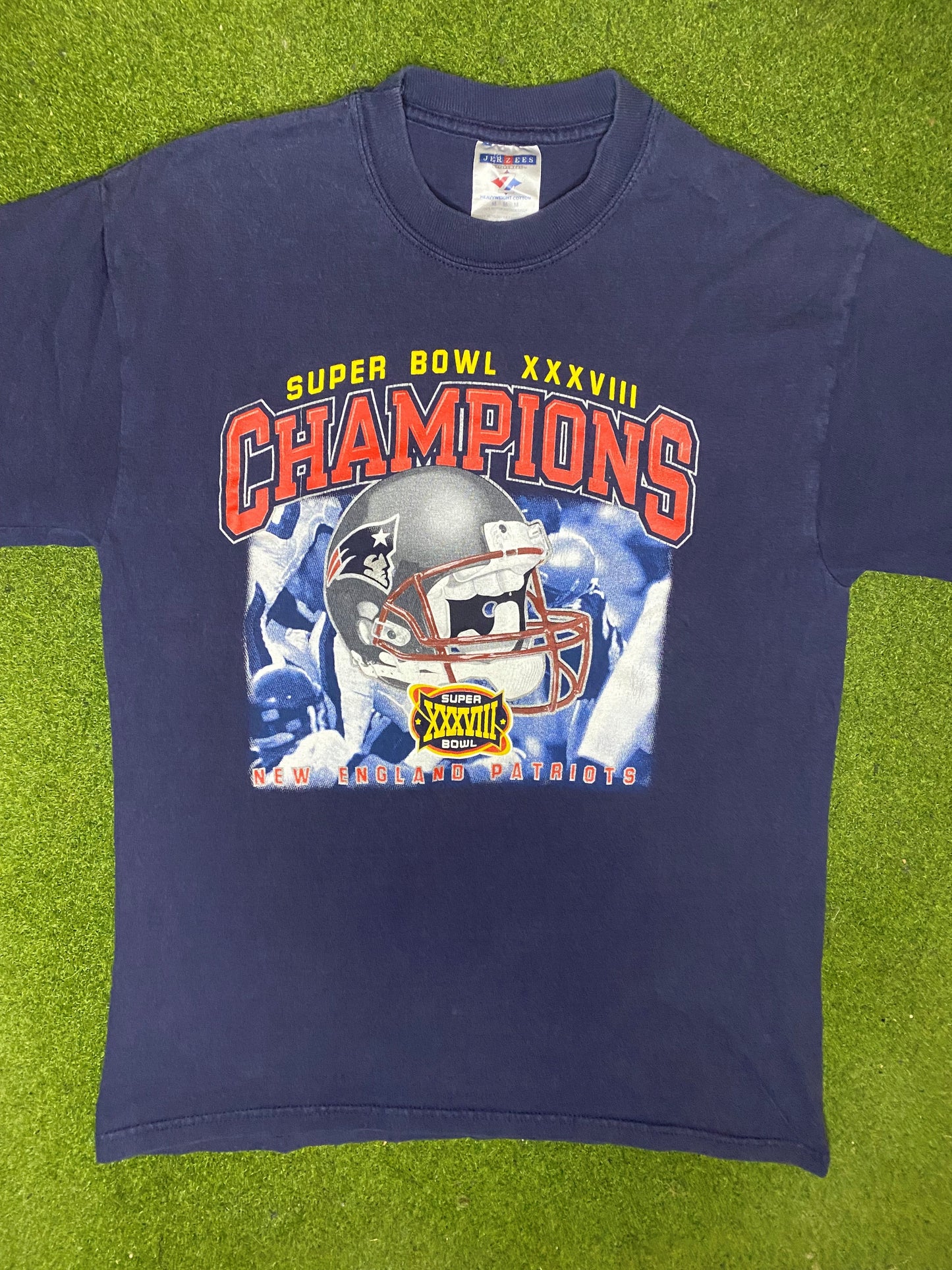 2003 New England Patriots - Super Bowl XXXVIII Champions - Vintage NFL T-Shirt (Medium) - Gametime Vintage