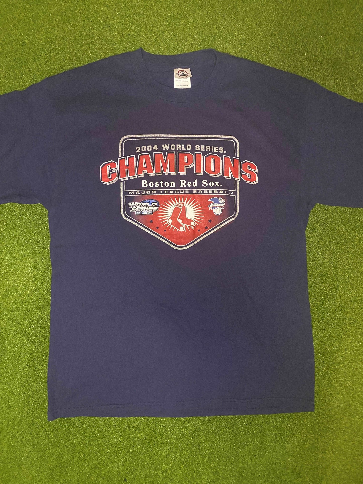 2004 Boston Red Sox - World Series Champions - Vintage MLB Tee Shirt (Large) - Gametime Vintage