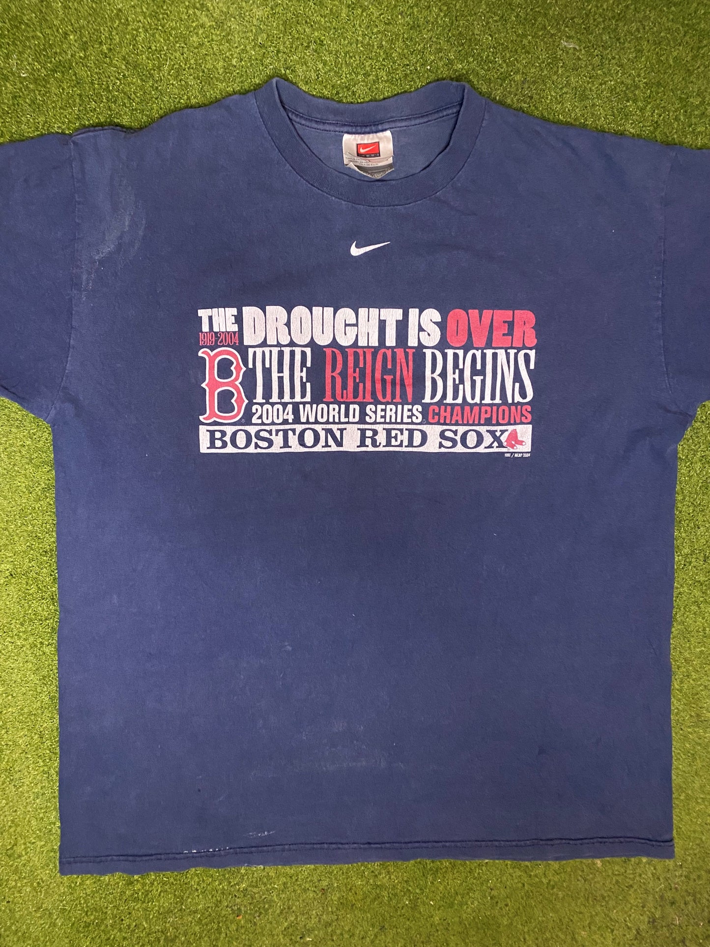 2004 Boston Red Sox - World Series Champions - Nike - Vintage MLB T-Shirt (Large) - Gametime Vintage
