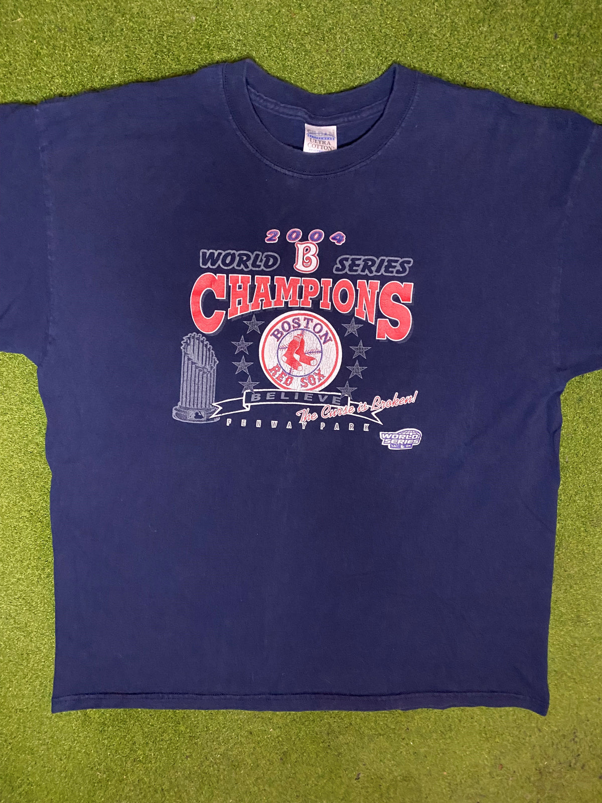 2004 Boston Red Sox - World Series Champions - Vintage MLB T-Shirt (XL) - Gametime Vintage
