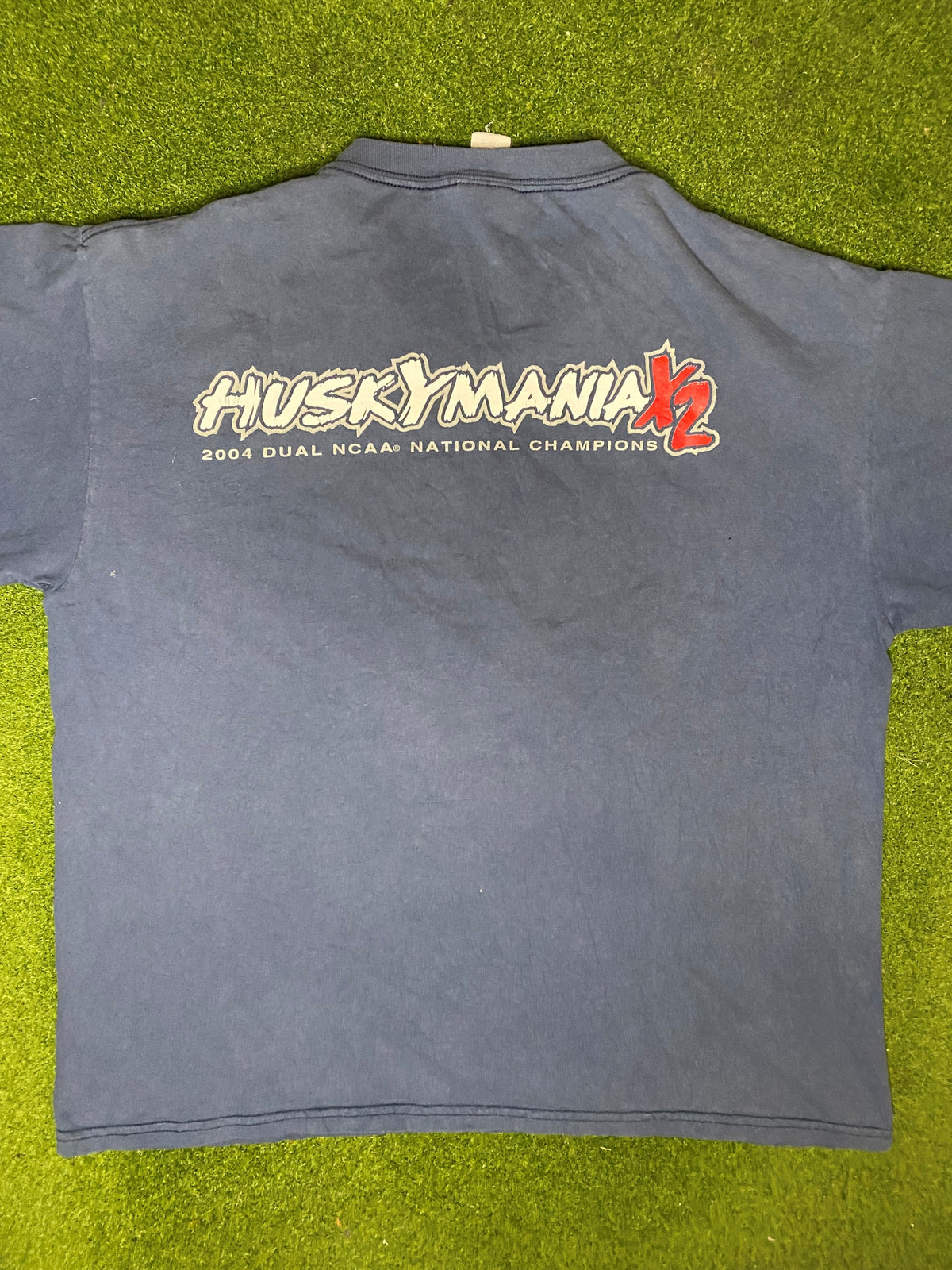 2004 UConn Huskies - Dual National Champions - Vintage College Basketball Tee (Large) - Gametime Vintage