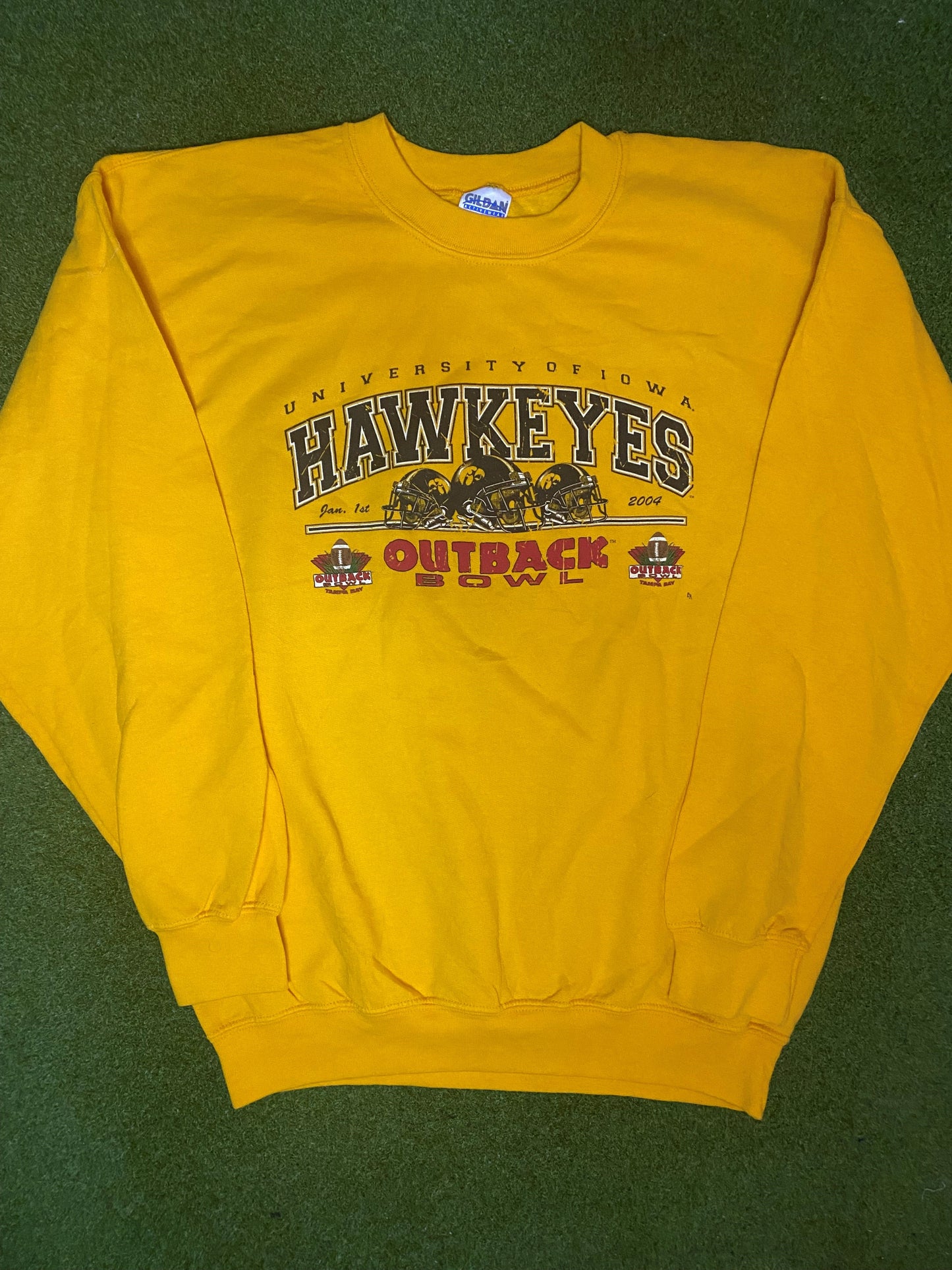 2004 Iowa Hawkeyes - Outback Bowl - Vintage College Football Crewneck Sweatshirt (Medium) - Gametime Vintage