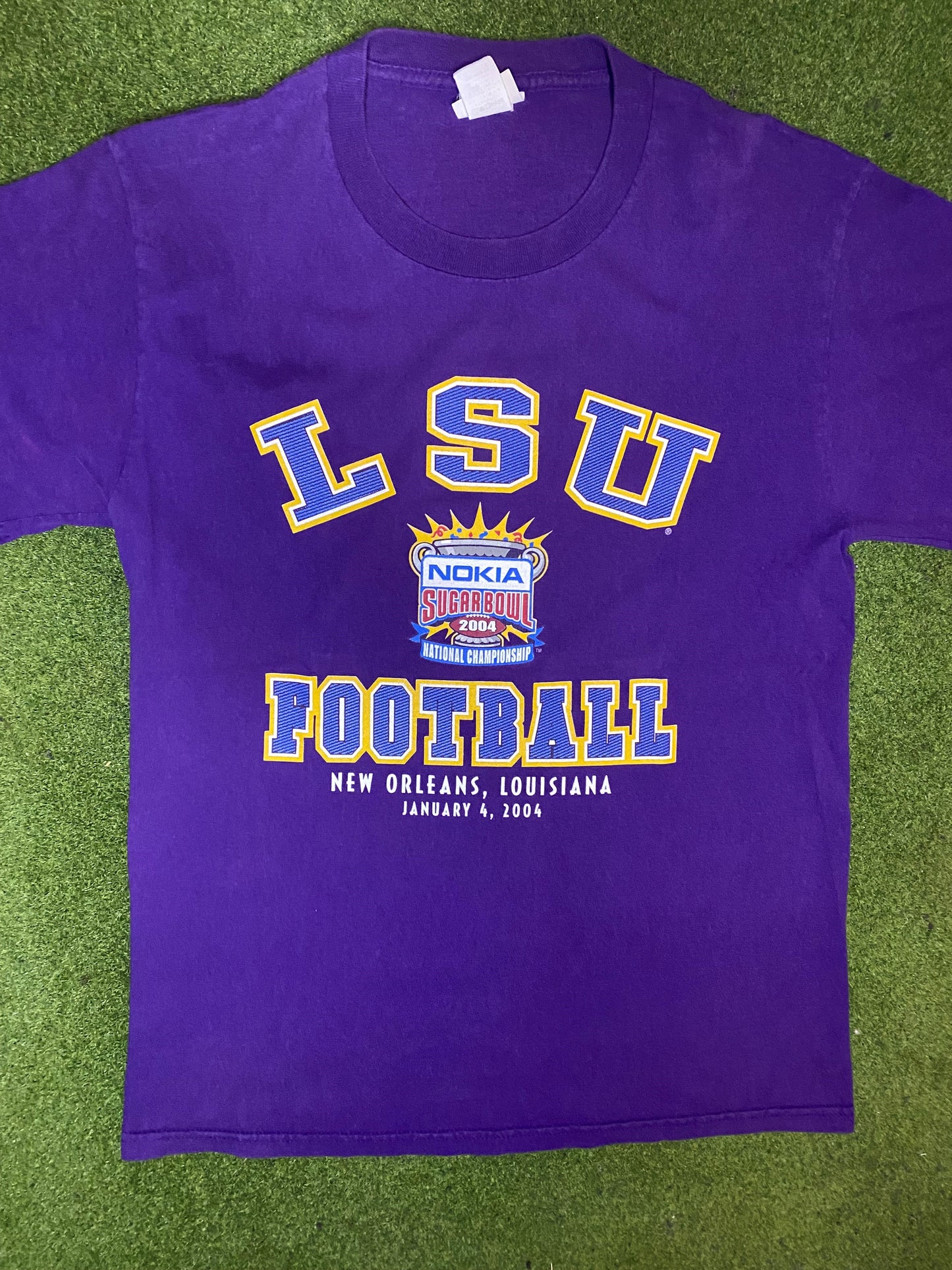 2004 LSU Tigers - Sugar Bowl - Vintage College Football T-Shirt (Medium) - Gametime Vintage