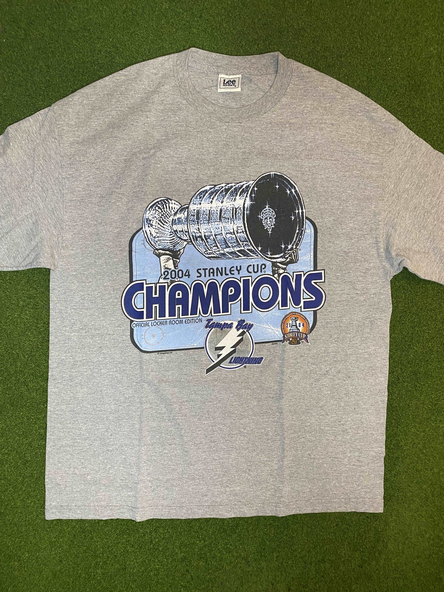 2004 Tampa Bay Lightning - Stanley Cup Champions - Vintage NHL Tee Shirt (XL) - Gametime Vintage