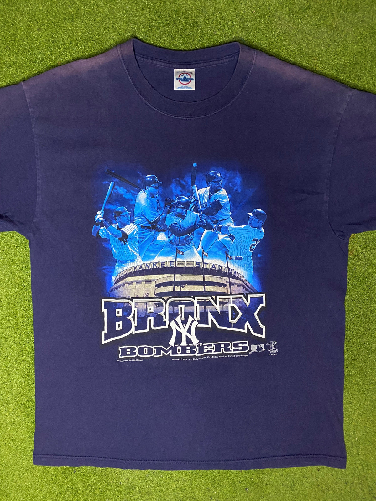 2004 New York Yankees - Bronx Bombers - Vintage MLB Player T Shirt (Large) - Gametime Vintage