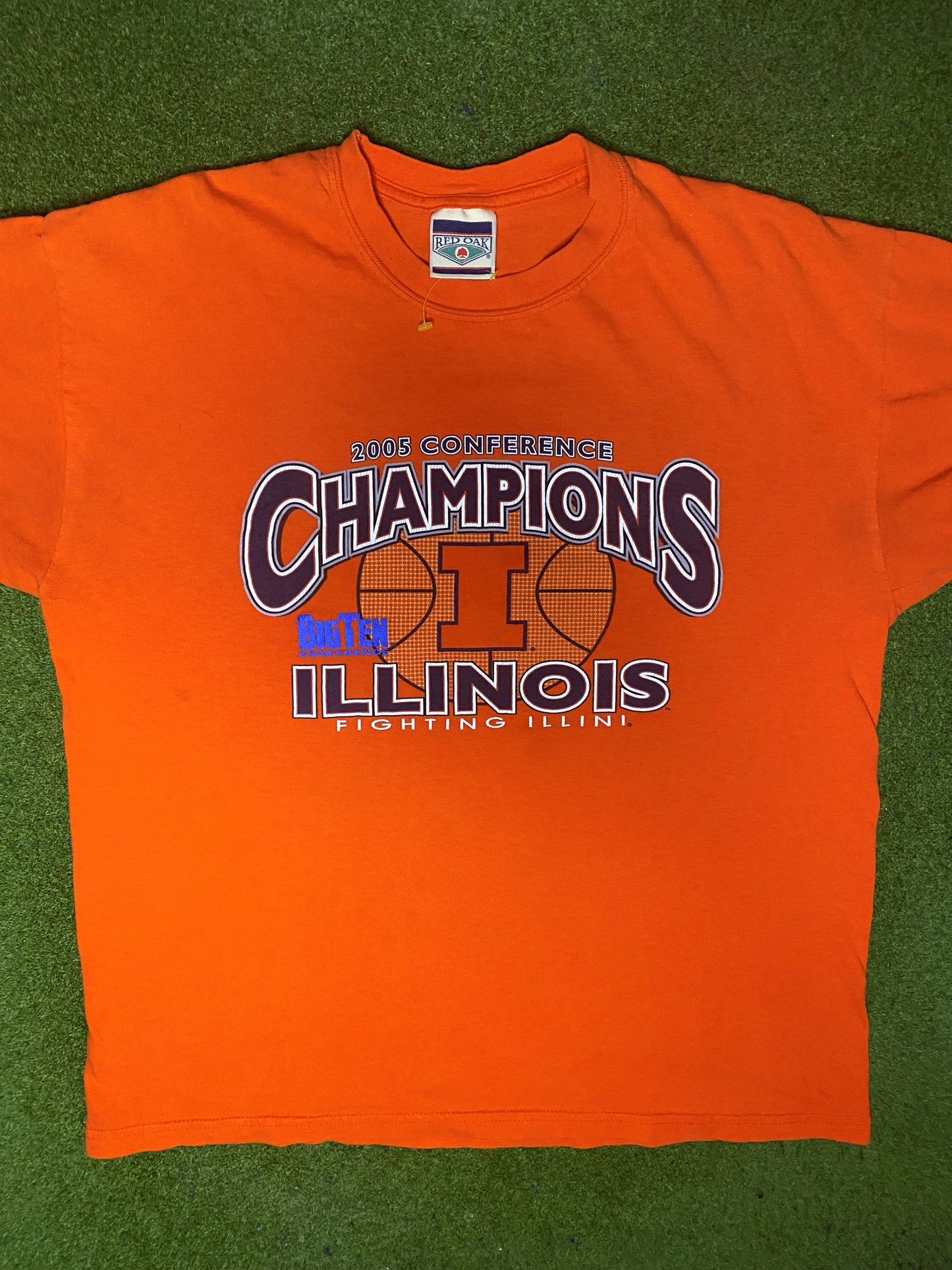 2005 Illinois Fighting Illini - Big 10 Champions - Vintage College T Shirt (Large) - Gametime Vintage