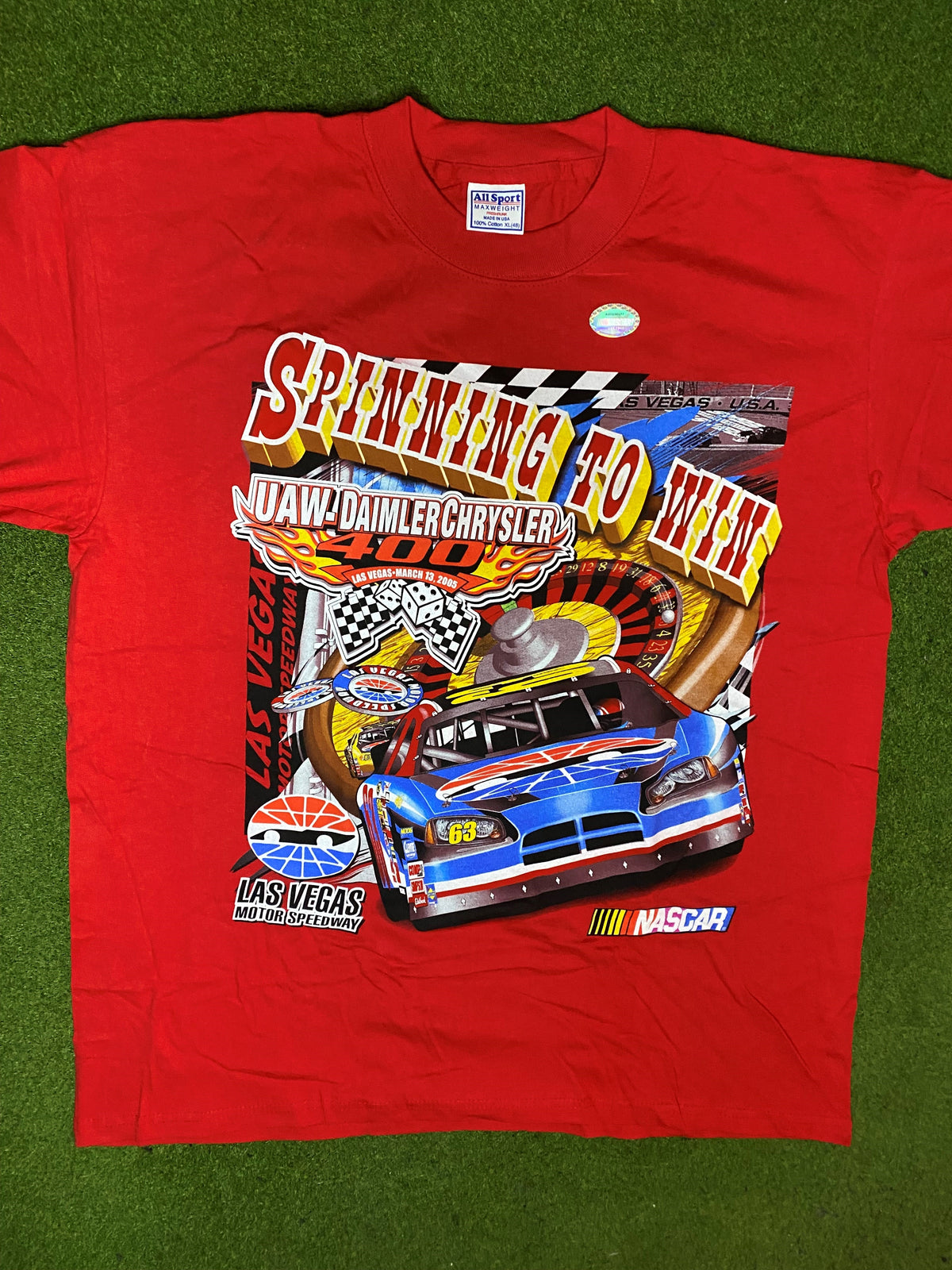 2005 UAW-Daimler Chrysler 400 - Las Vegas - Vintage NASCAR T-Shirt (XL) - Gametime Vintage
