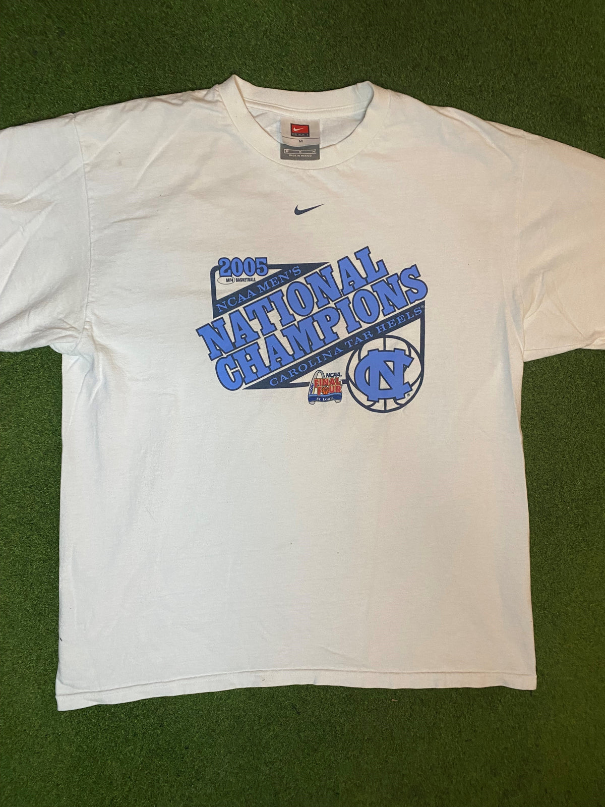 2005 North Carolina Tar Heels - National Champions - Nike - Vintage College Basketball Tee Shirt (Medium) - Gametime Vintage