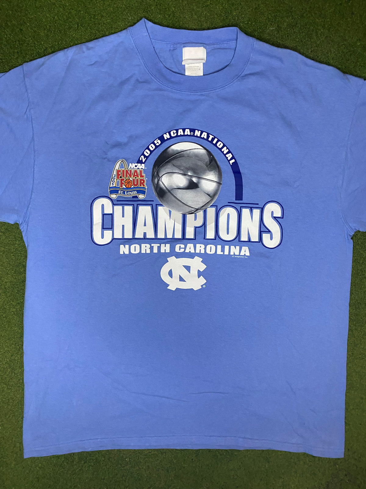 2005 North Carolina Tar Heels - National Champions - Vintage College T-Shirt (XL) - Gametime Vintage
