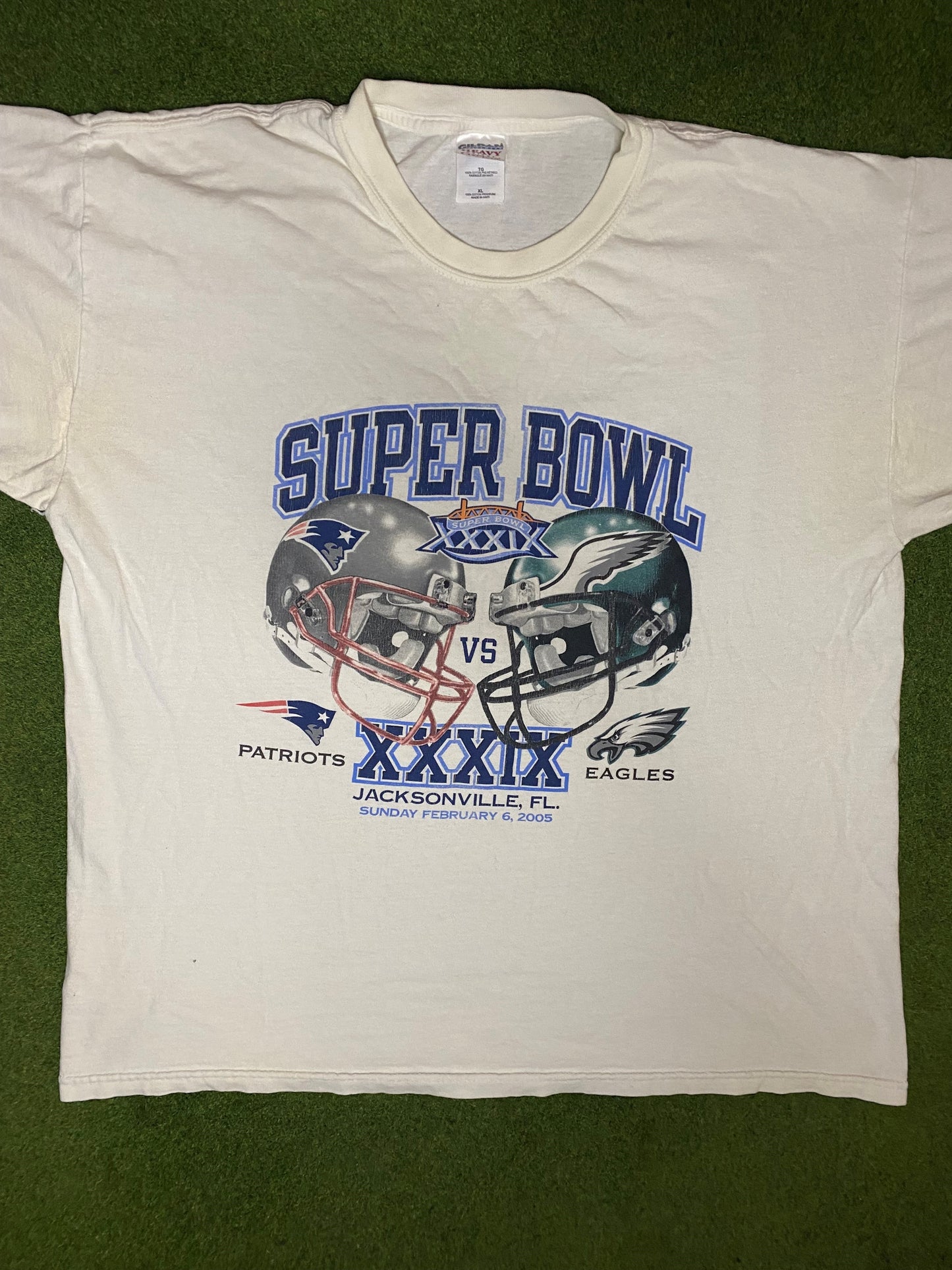 2005 Super Bowl XXXIX - Patriots vs. Eagles - Vintage NFL T-Shirt (XL) - Gametime Vintage