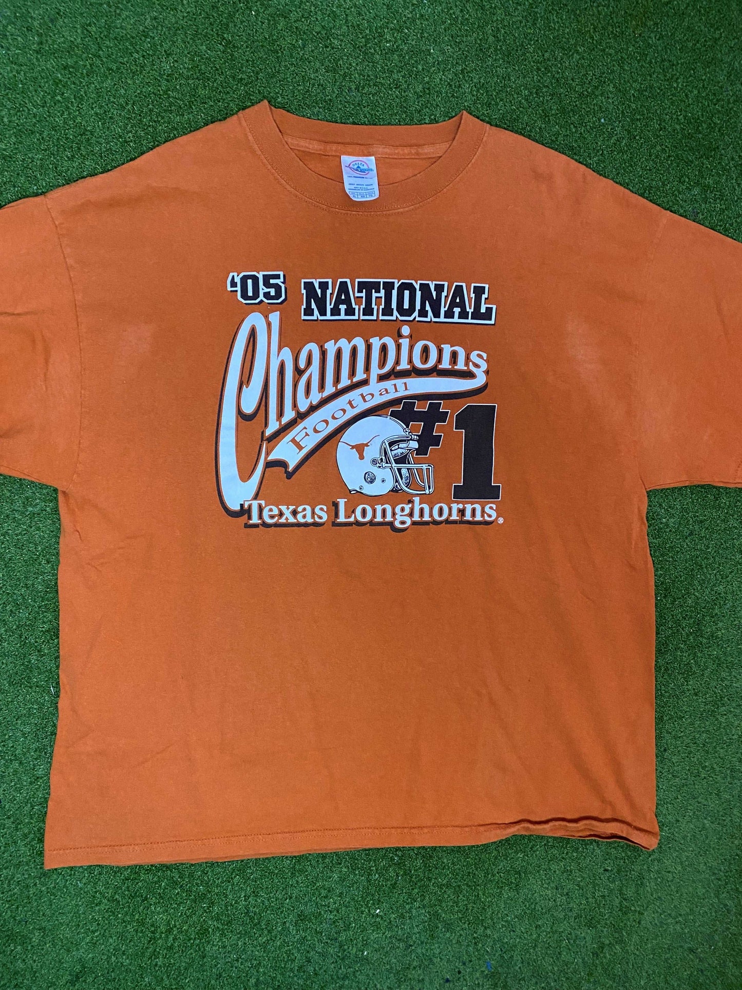 2005 Texas Longhorns - National Champions - Vintage College Football Tee Shirt (XL) - Gametime Vintage