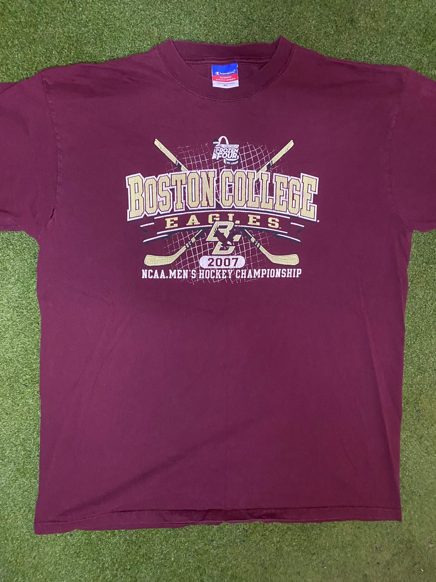 2007 Boston College Eagles - Frozen Four - Vintage College Hockey T-Shirt (XL) - Gametime Vintage