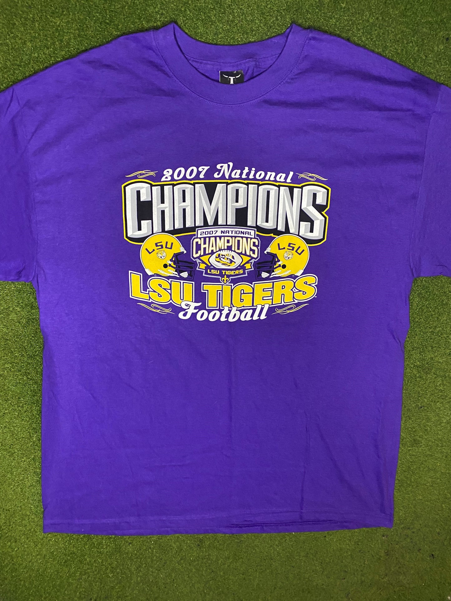 2007 LSU Tigers - National Champions - Vintage College T-Shirt (XL) - Gametime Vintage