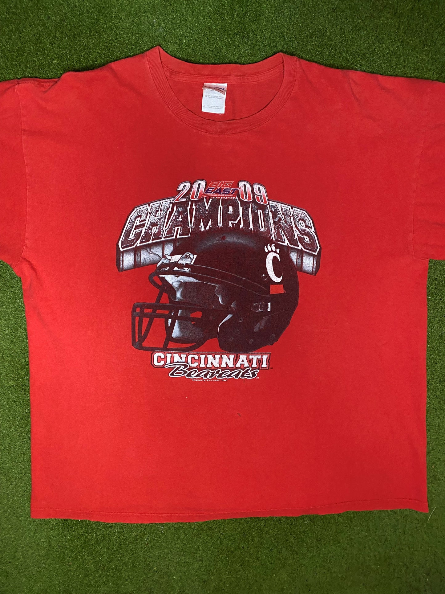 2009 Cincinnati Bearcats - Big East Champions - Vintage College T-Shirt (XL) - Gametime Vintage