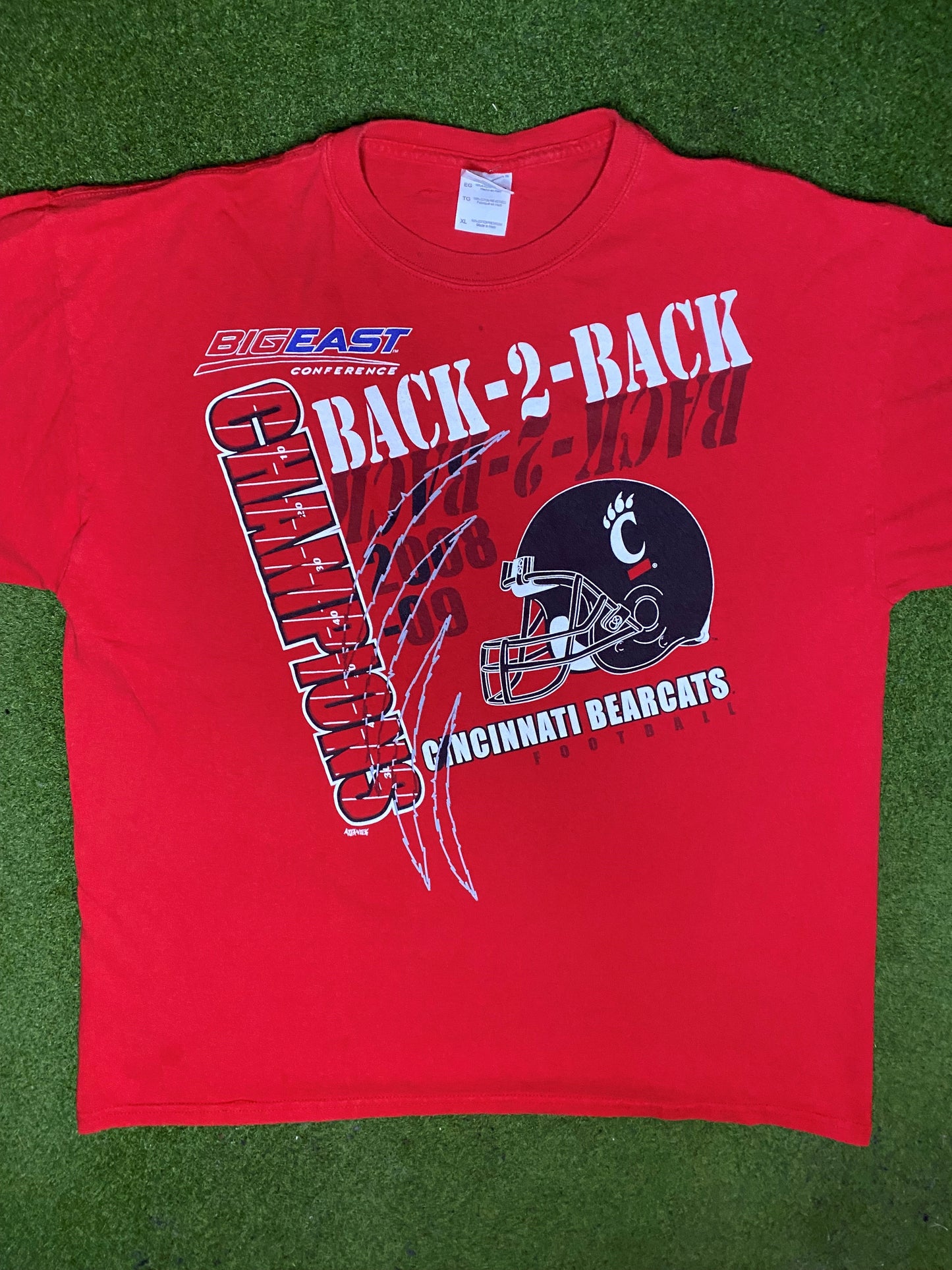 2009 Cincinnati Bearcats - Back to Back Big East Champions - Vintage College T-Shirt (XL) - Gametime Vintage