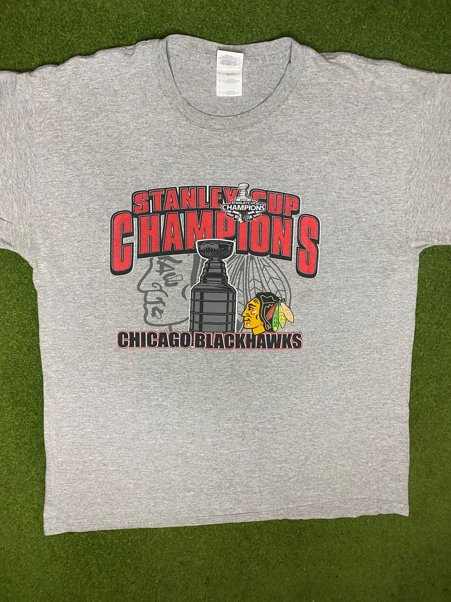 2010 Chicago Blackhawks - Stanley Cup Champions - Vintage NHL T-Shirt (Large) - Gametime Vintage