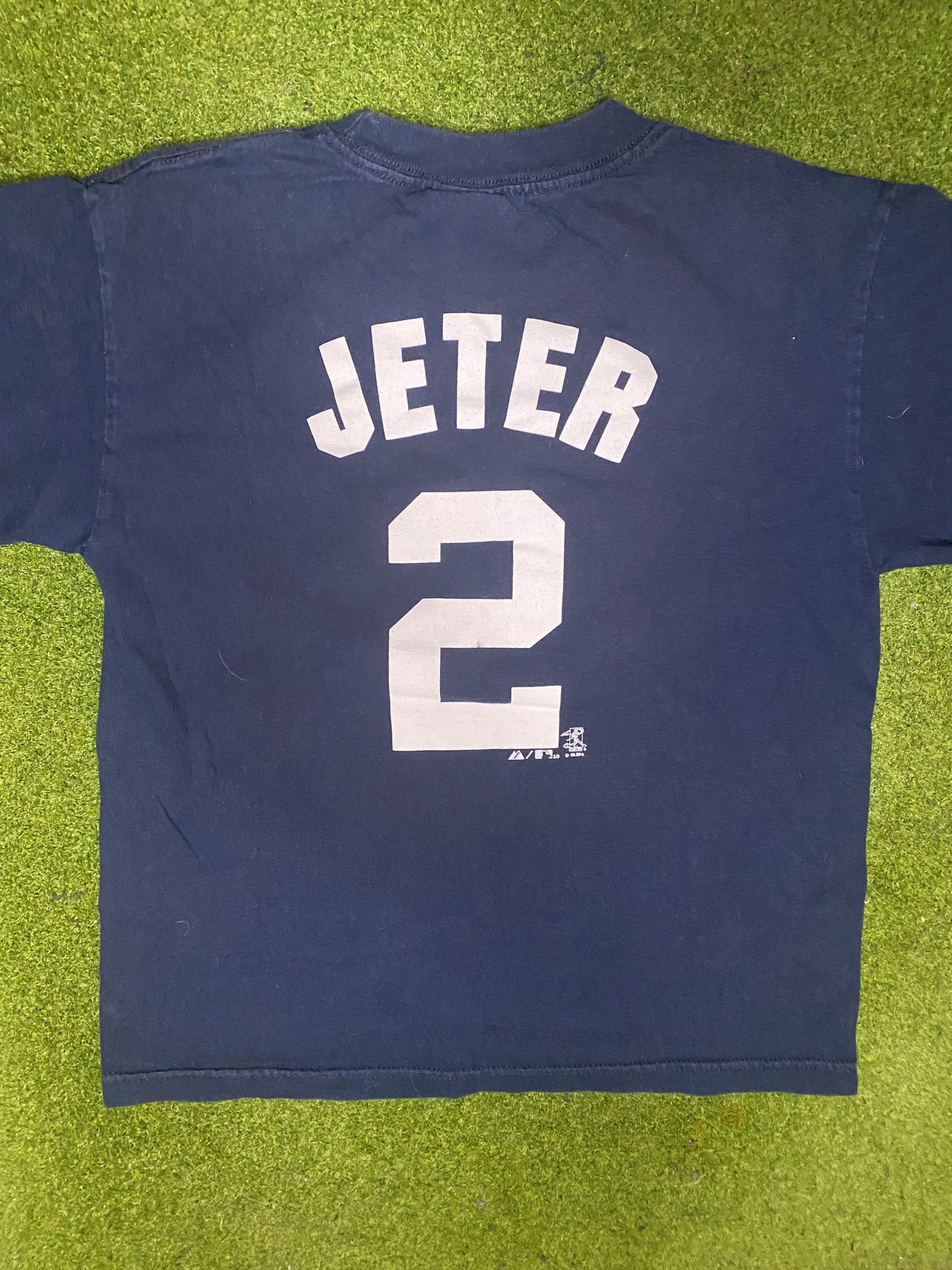 2010 New York Yankees - Derek Jeter - Vintage MLB Player T-Shirt (Youth Large) - Gametime Vintage