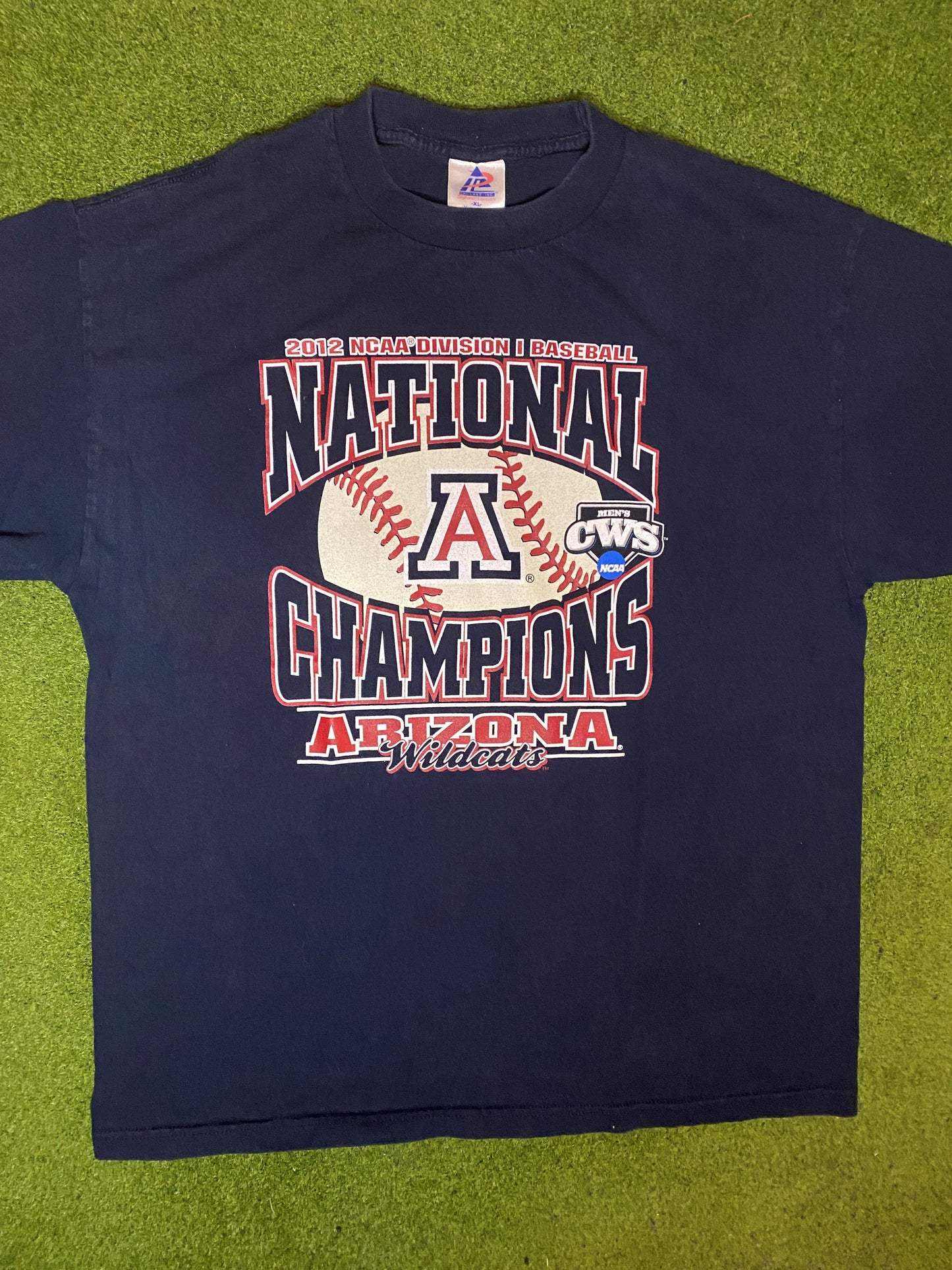 2012 Arizona Wildcats - National Champions - Vintage College Baseball T-Shirt (XL) - Gametime Vintage