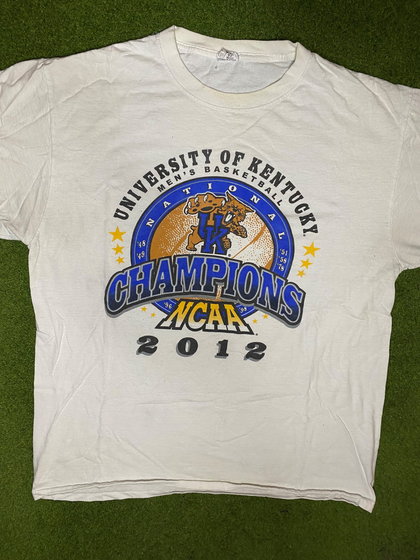 2012 Kentucky Wildcats - National Champions - Vintage College Basketball T-Shirt (Large) - Gametime Vintage